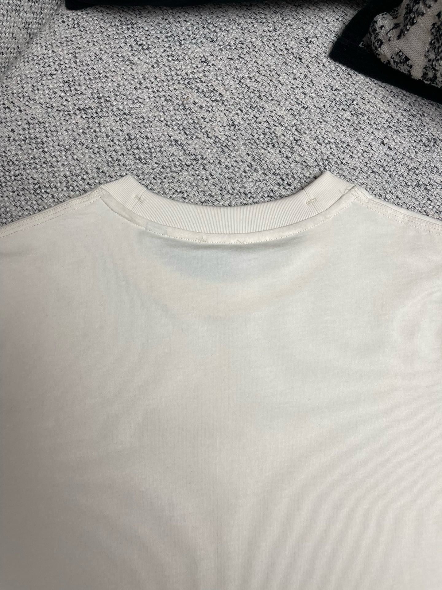 Mehrfarbiges T-Shirt