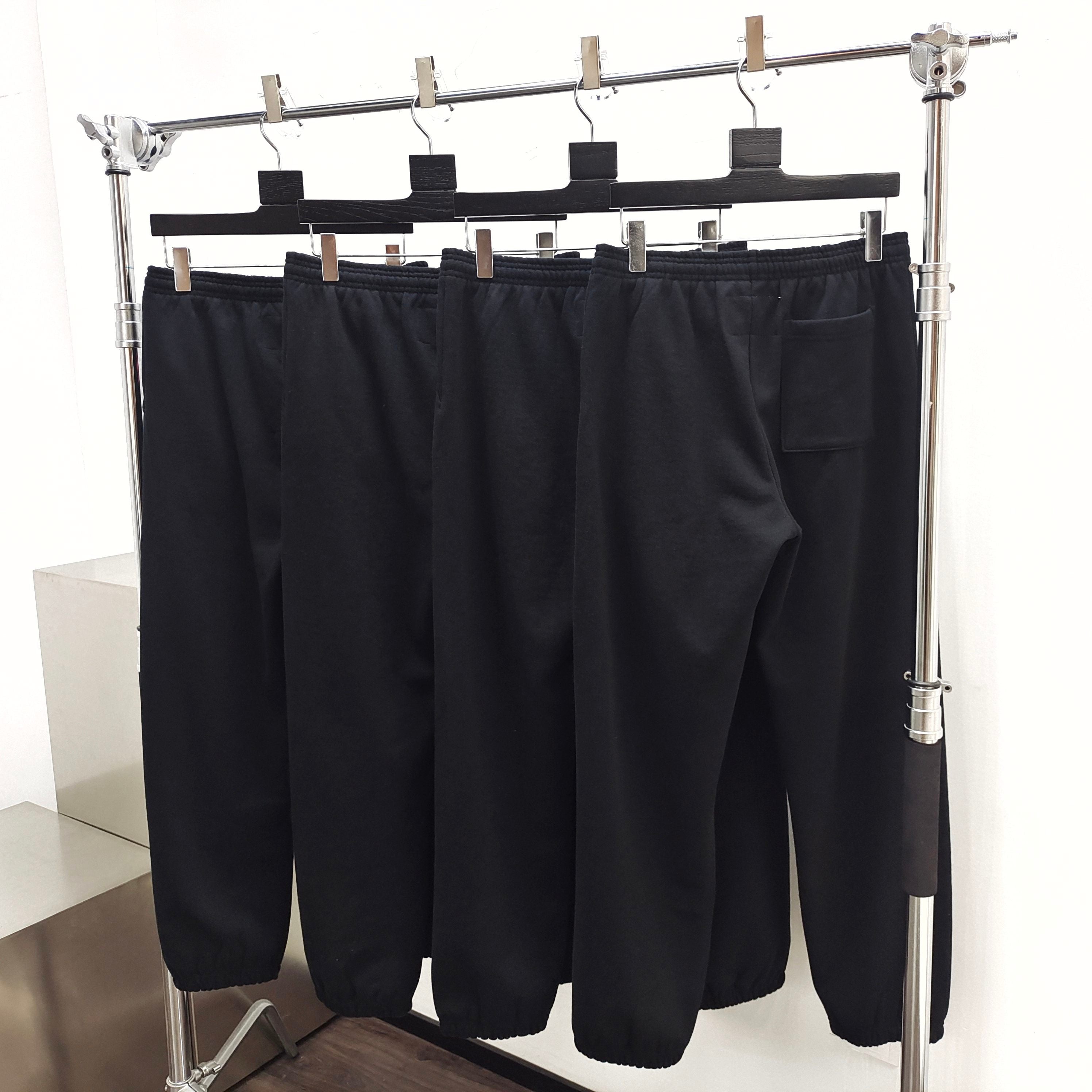 Schwarze Hosen