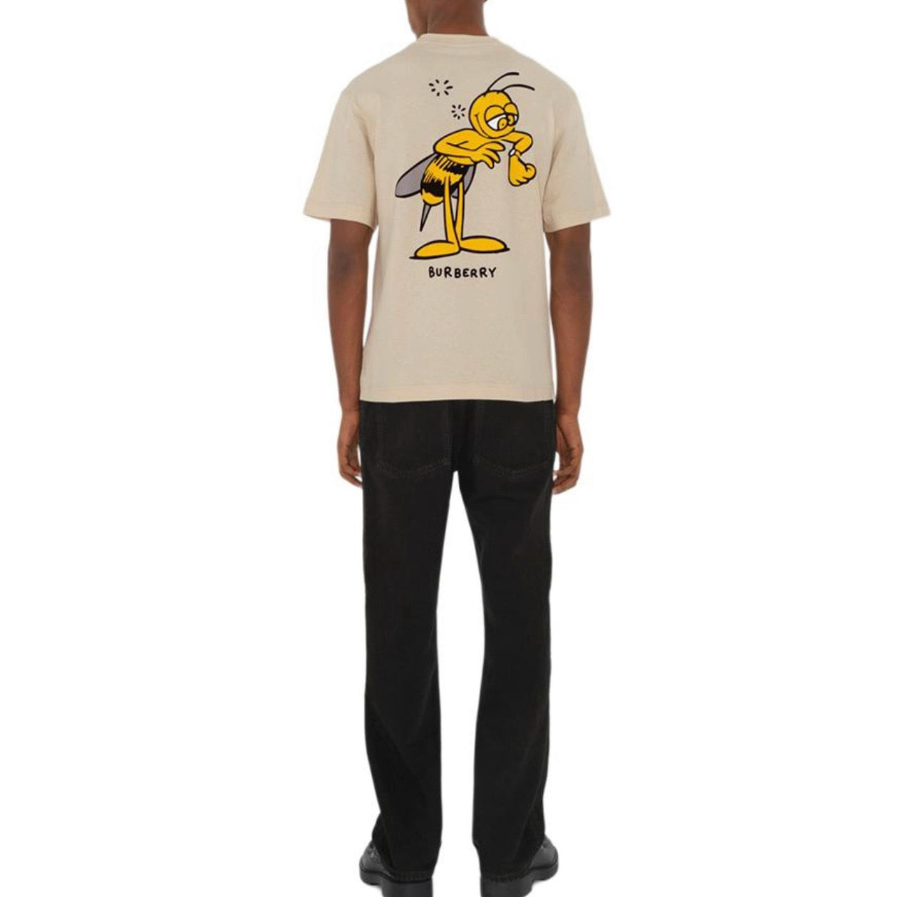 Aprikosen- und graues T-Shirt