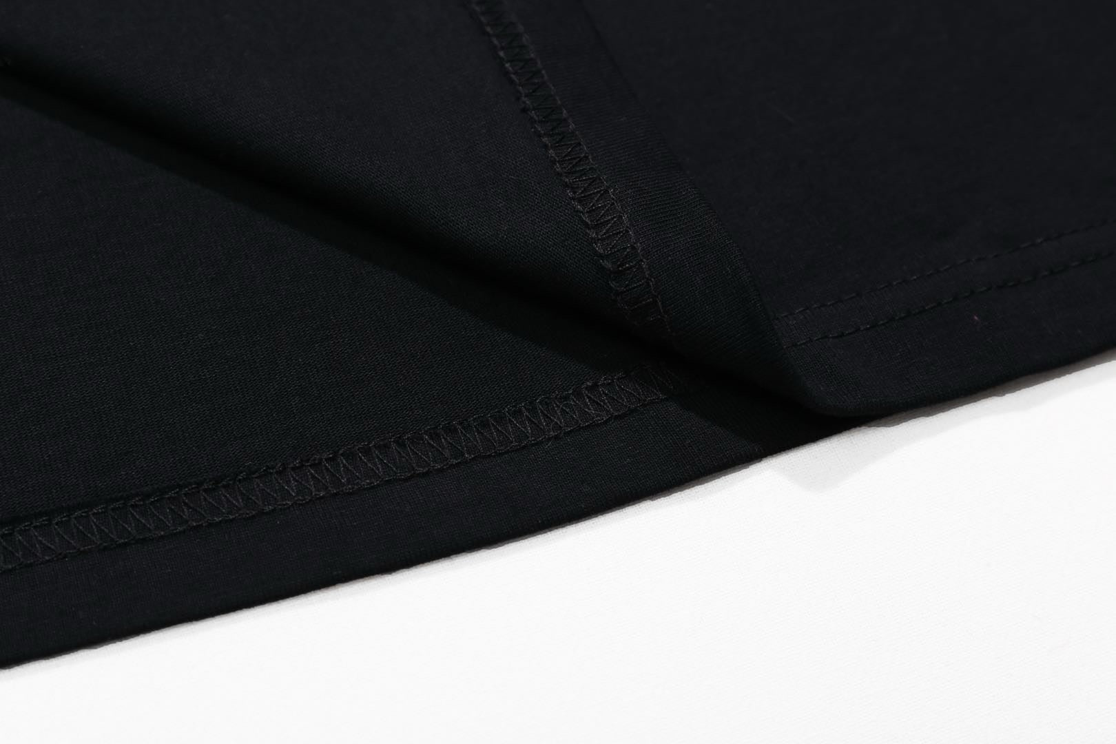 Schwarzes T-Shirt