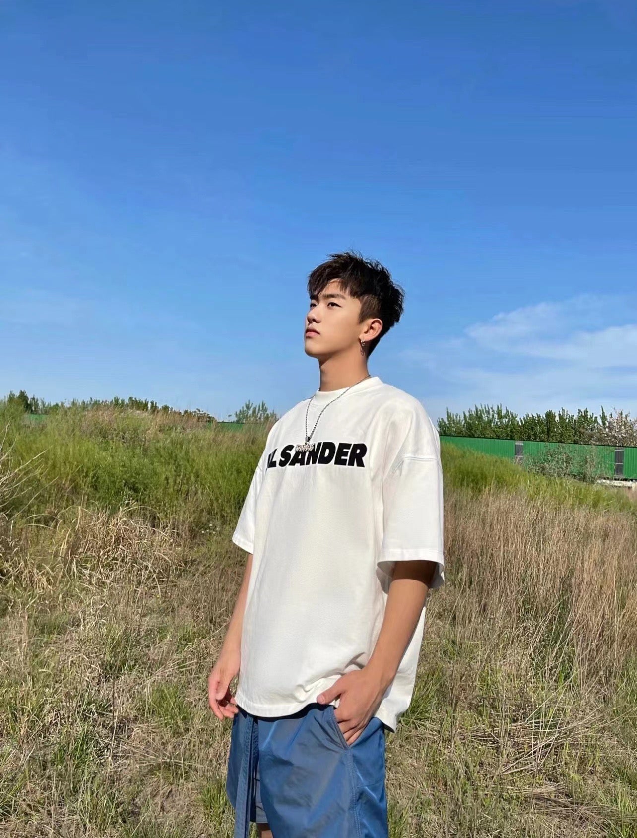 weißes T-Shirt