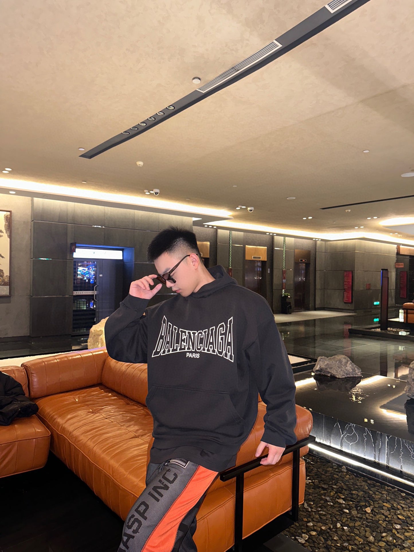 Schwarzer Hoodie