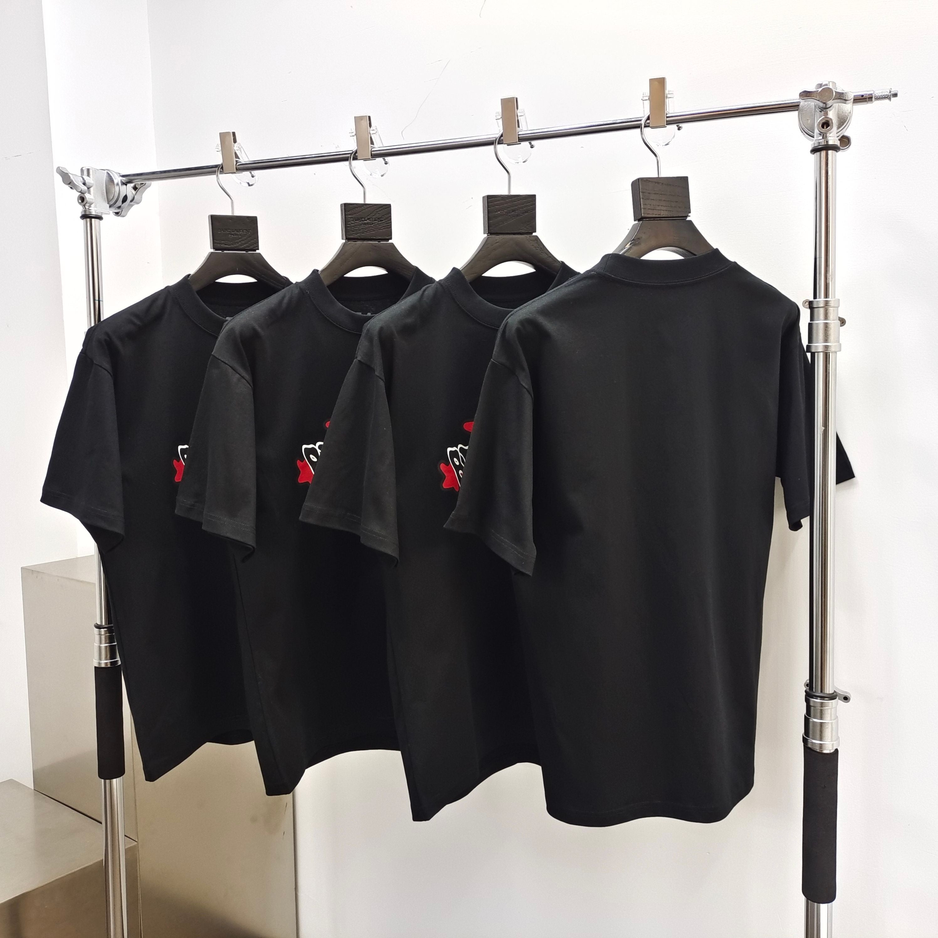 Schwarzes T-Shirt