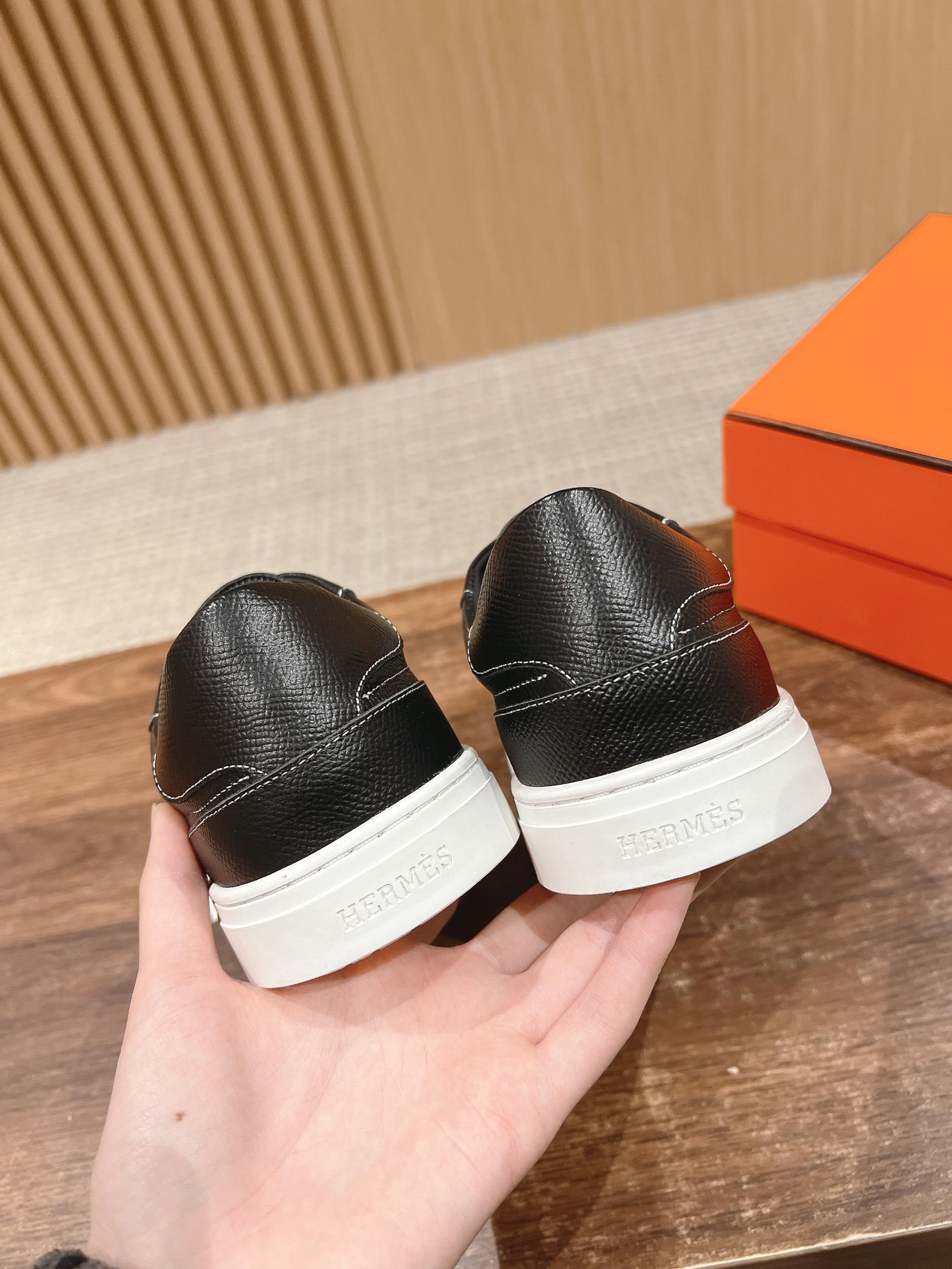 Mehrfarbige Schuhe