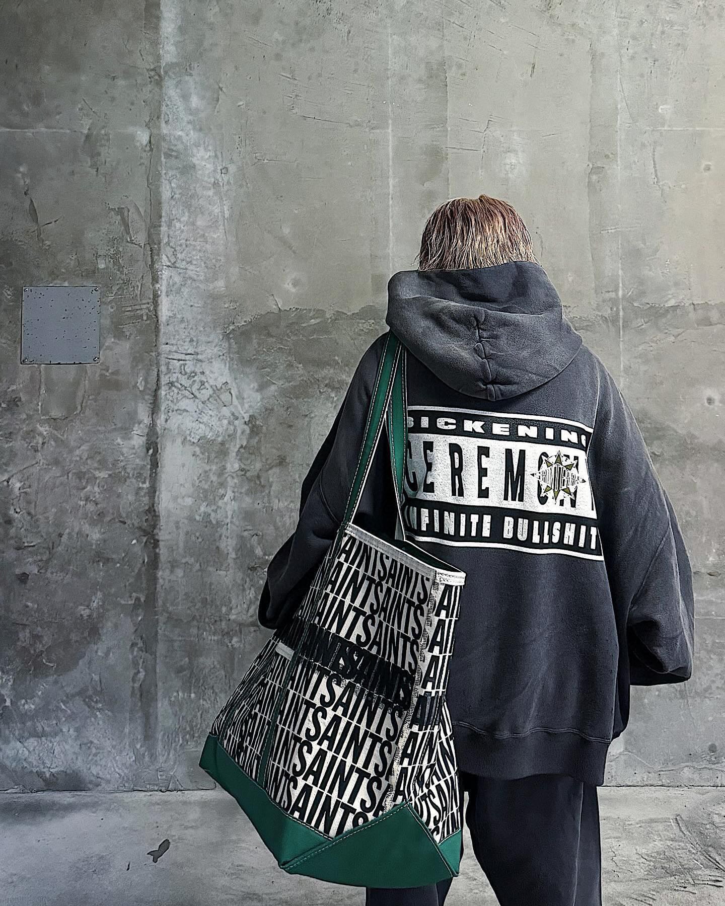 Schwarzer Hoodie