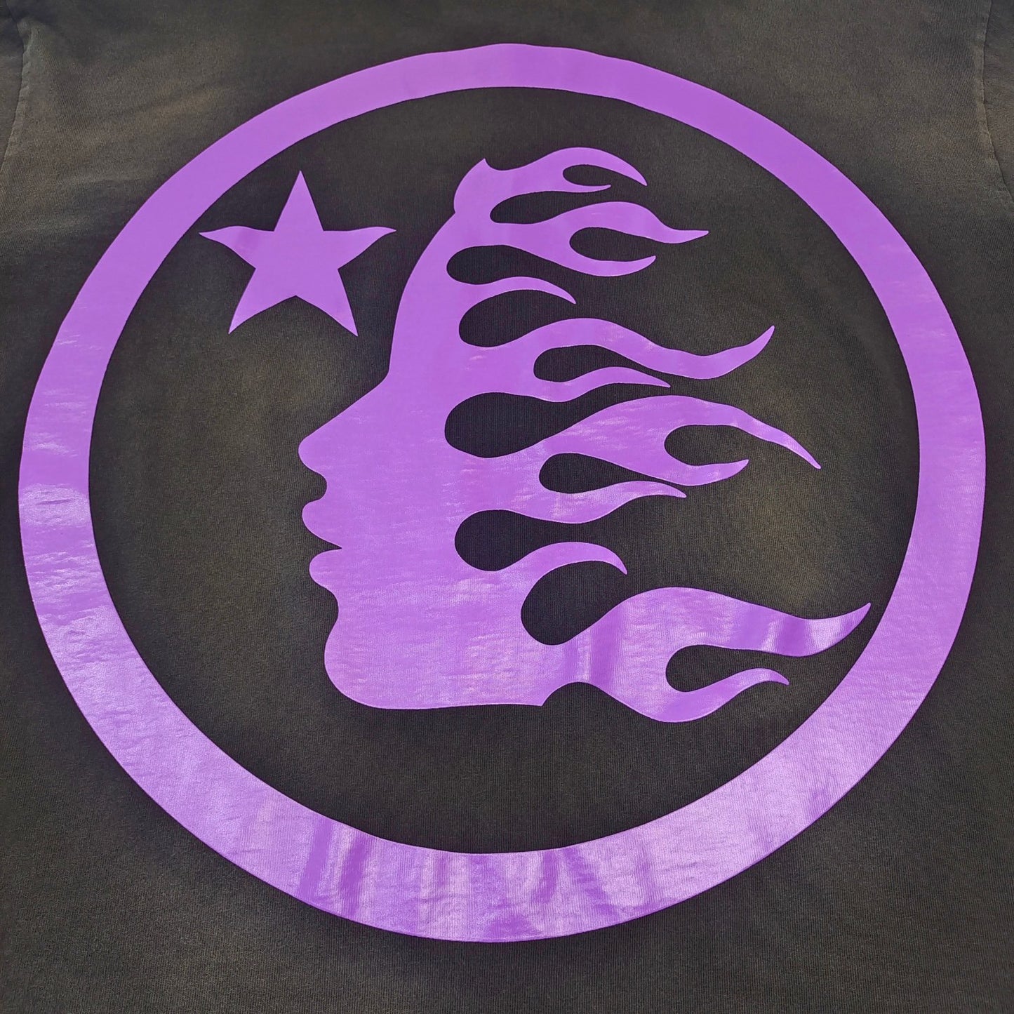 Dunkelschwarzes T-Shirt