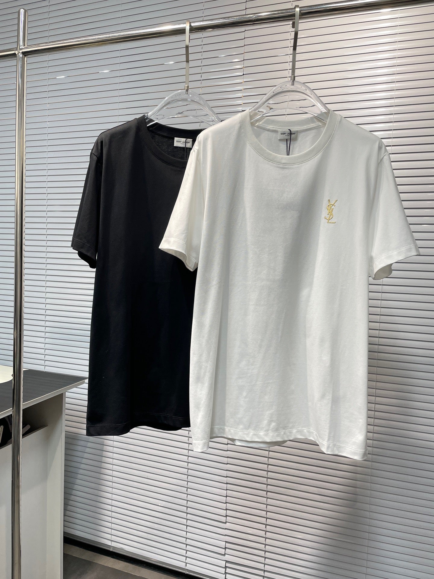 Black T-shirt - FashionHype.xyz