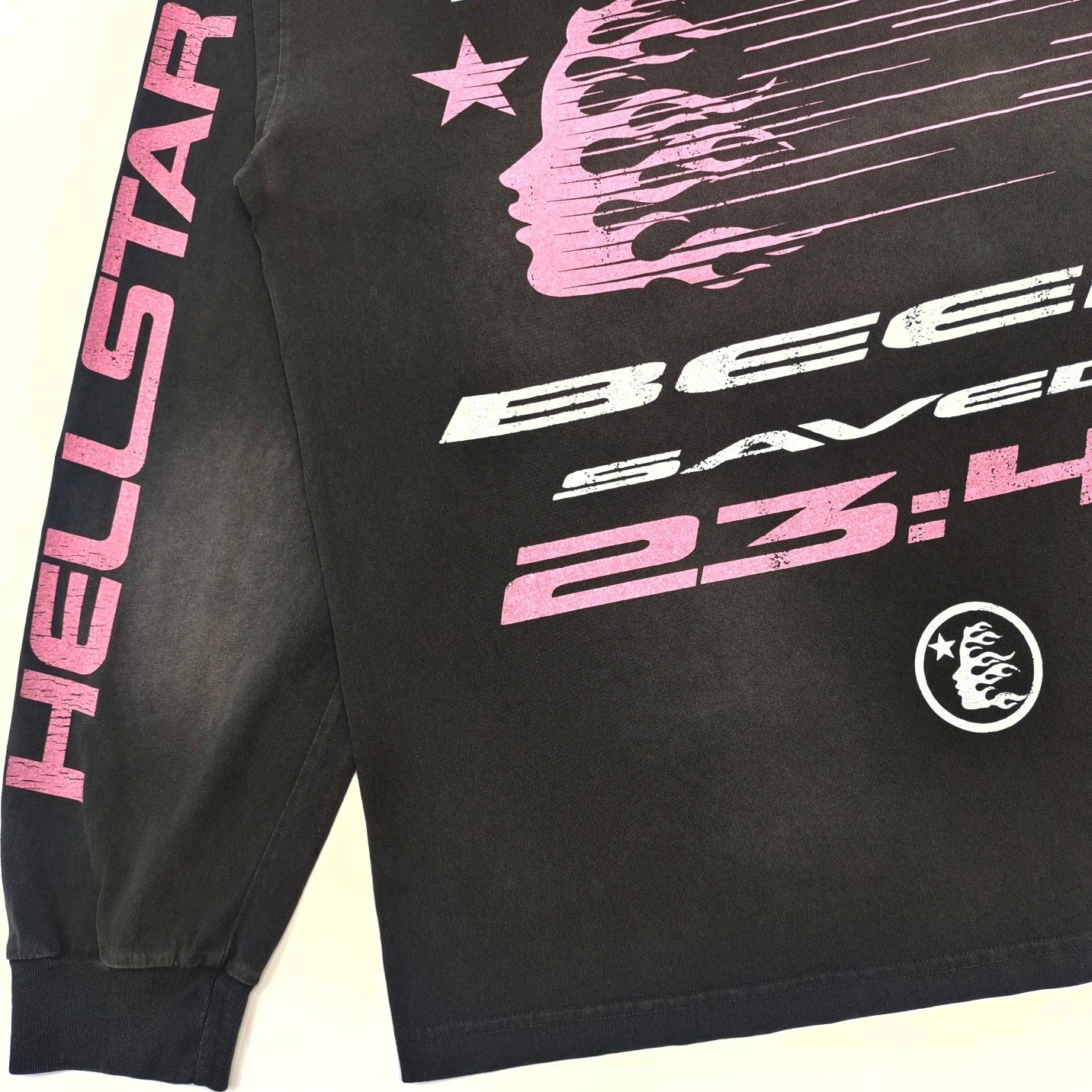 سويت شيرت أسود غامق