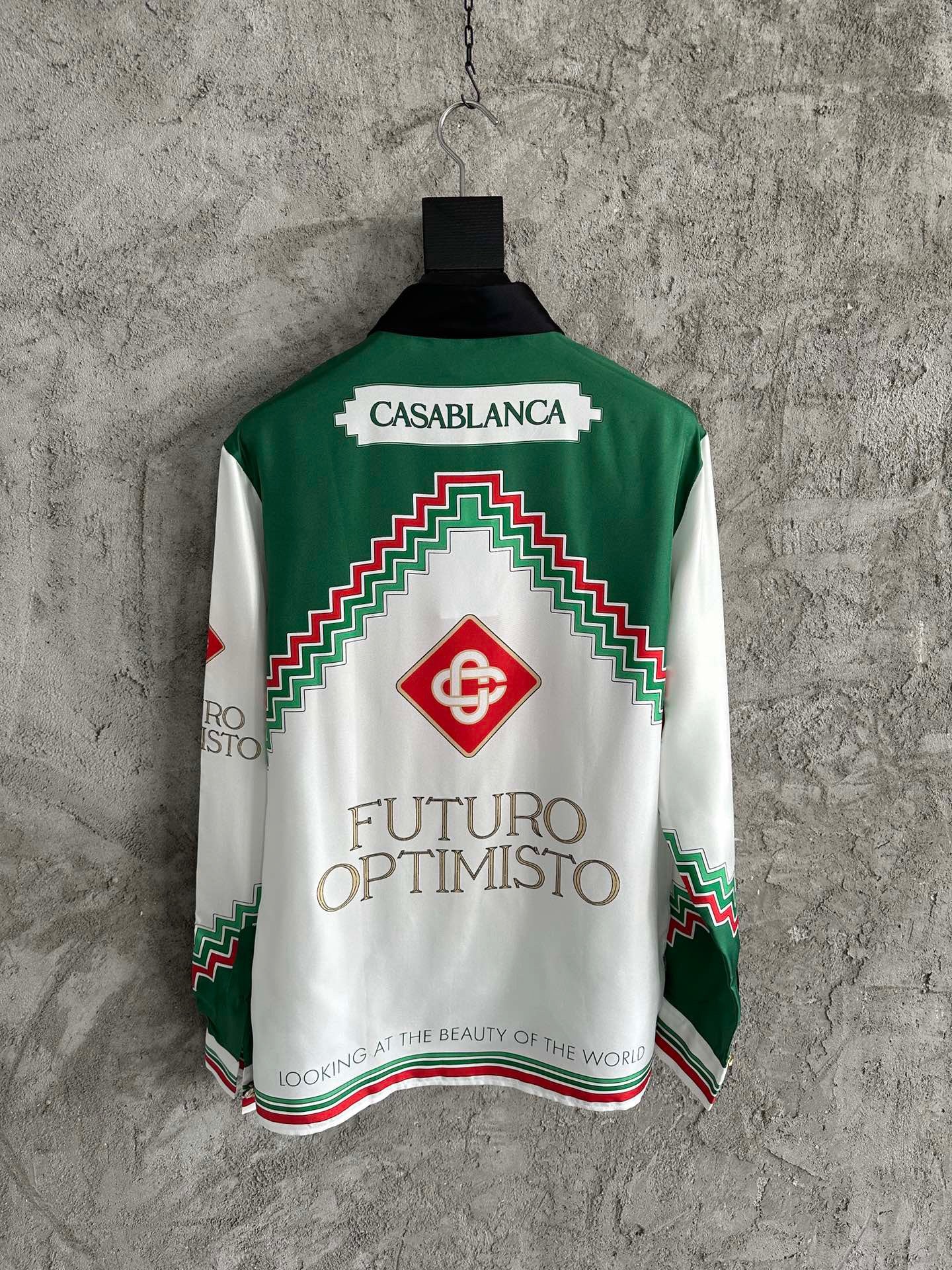 قميص متعدد الألوان