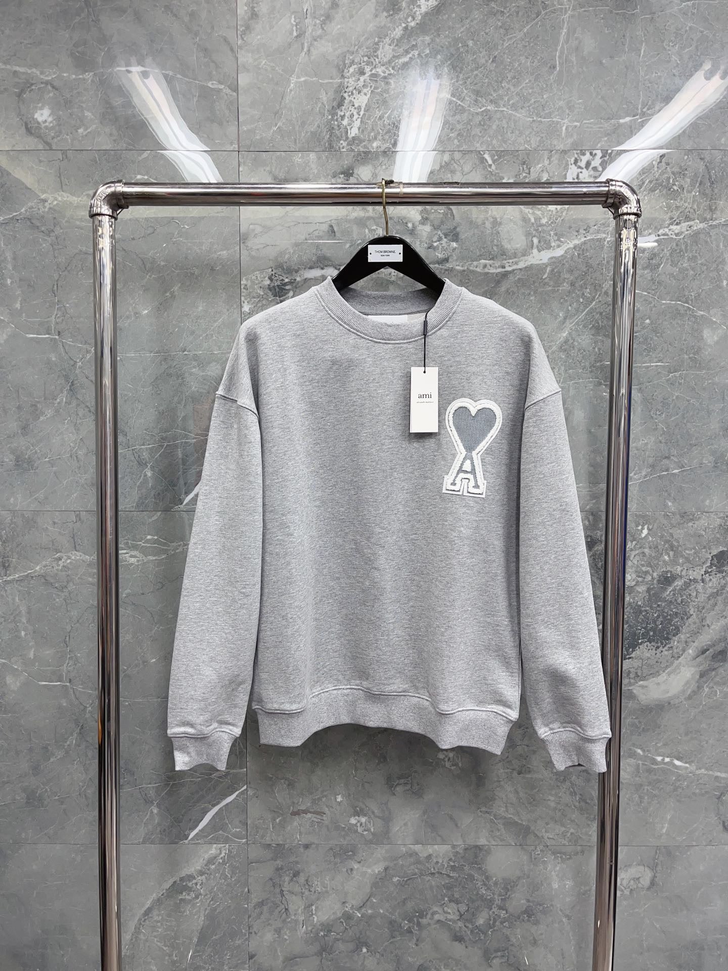 Jersey negro, gris y blanco