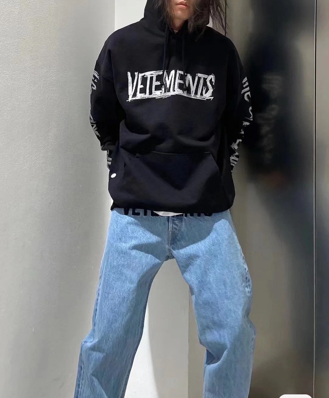 هودي أسود ورمادي