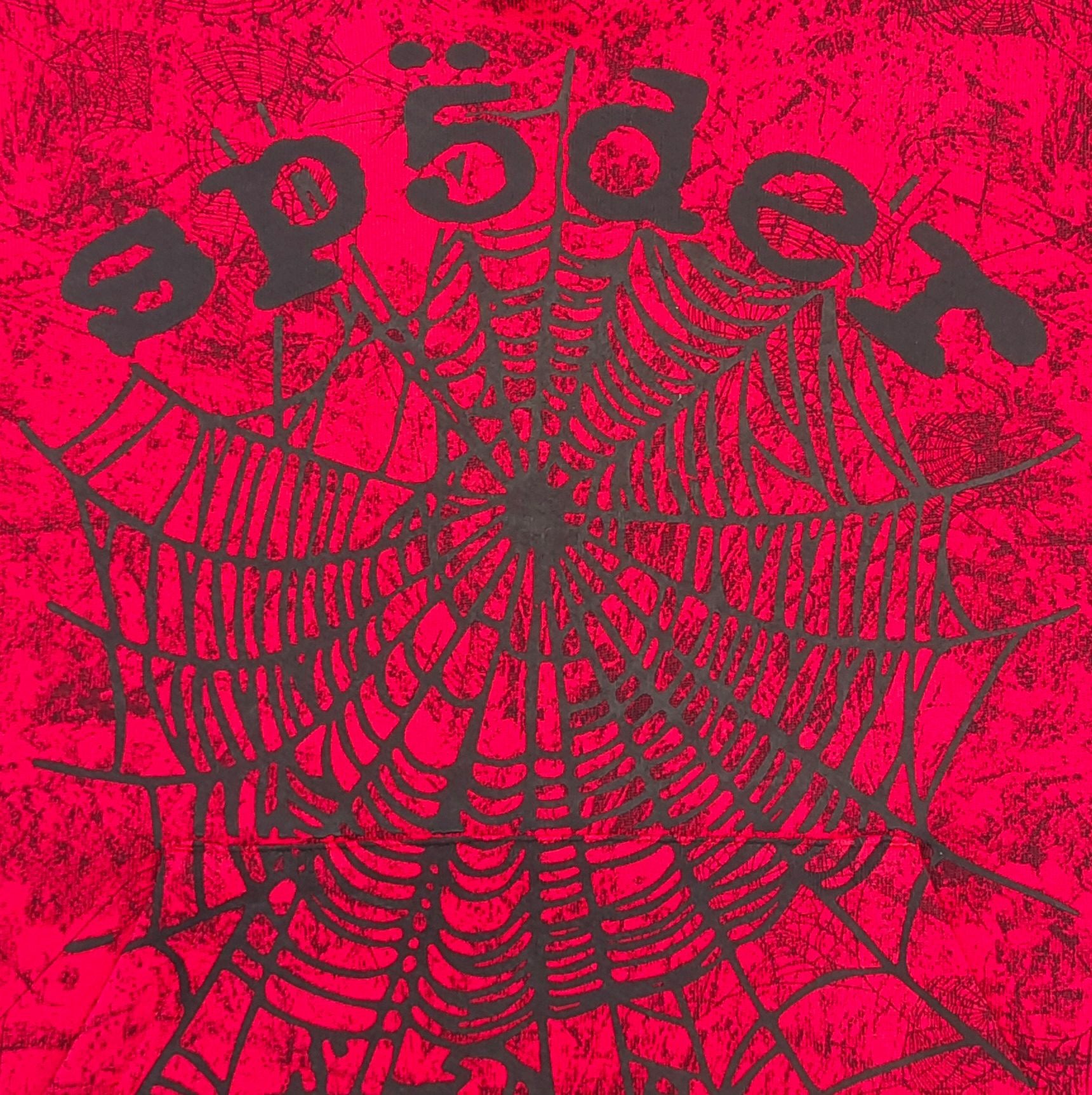 Roter Kapuzenpullover