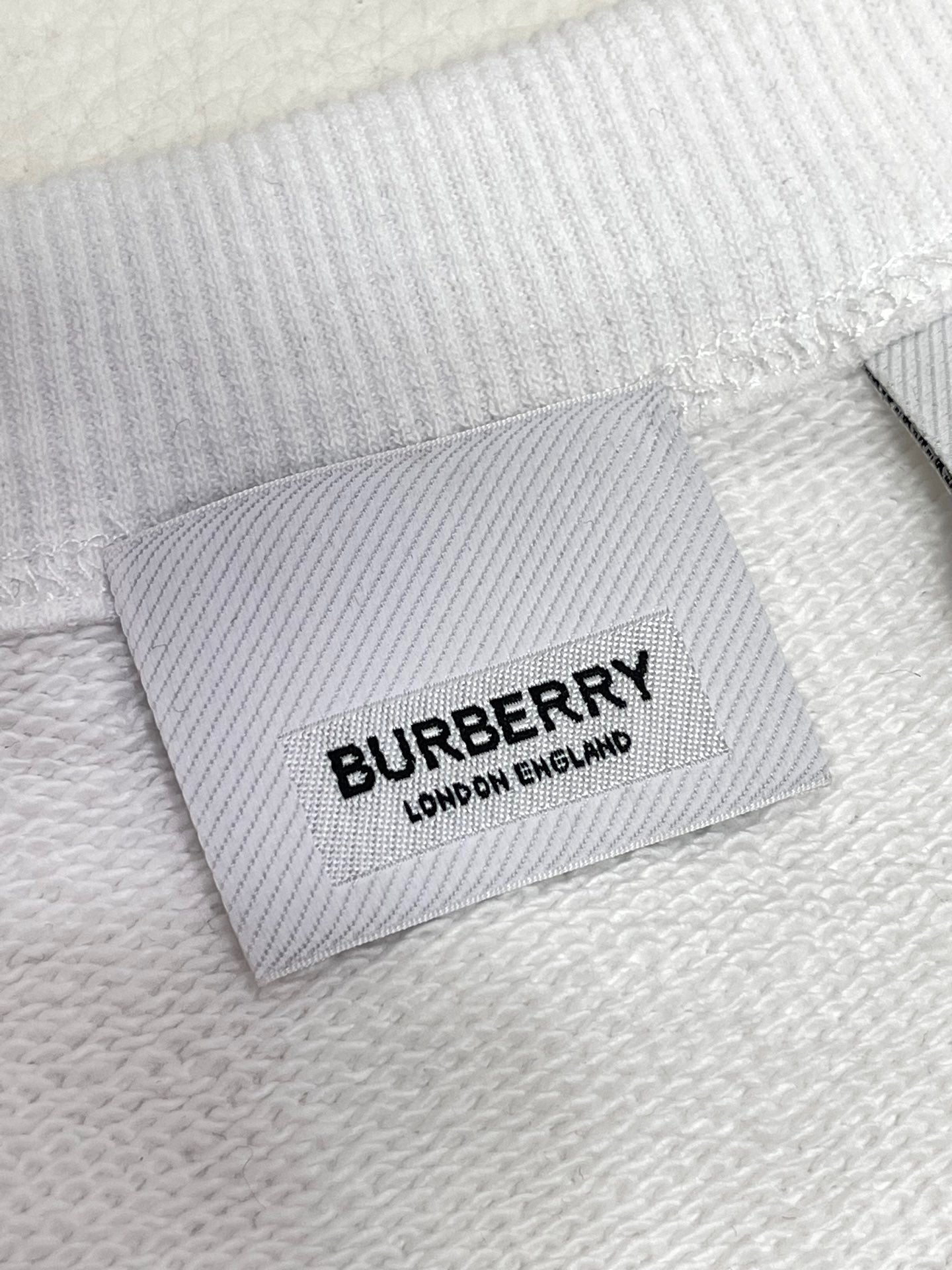 Sudadera en blanco y negro