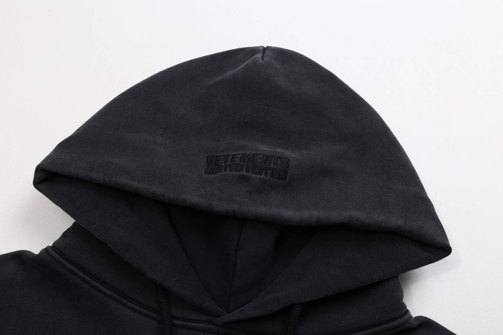 Schwarzer Hoodie