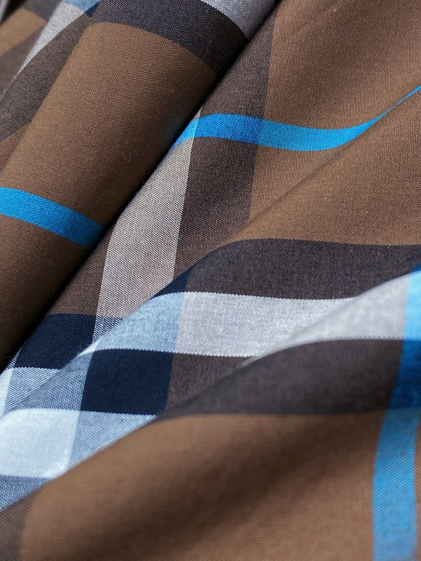 سترة متعددة الألوان