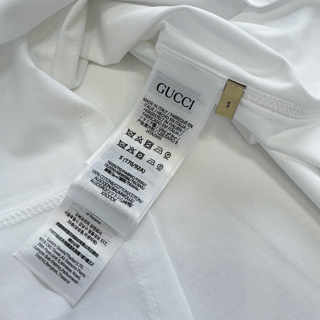 weißes T-Shirt
