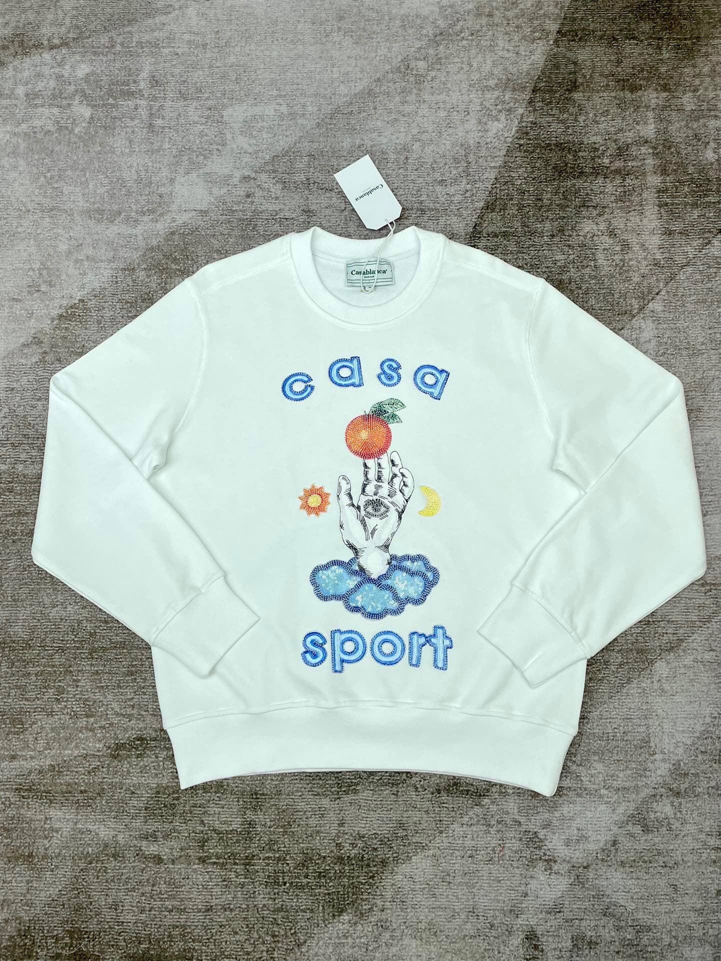 سويت شيرت أبيض وأسود