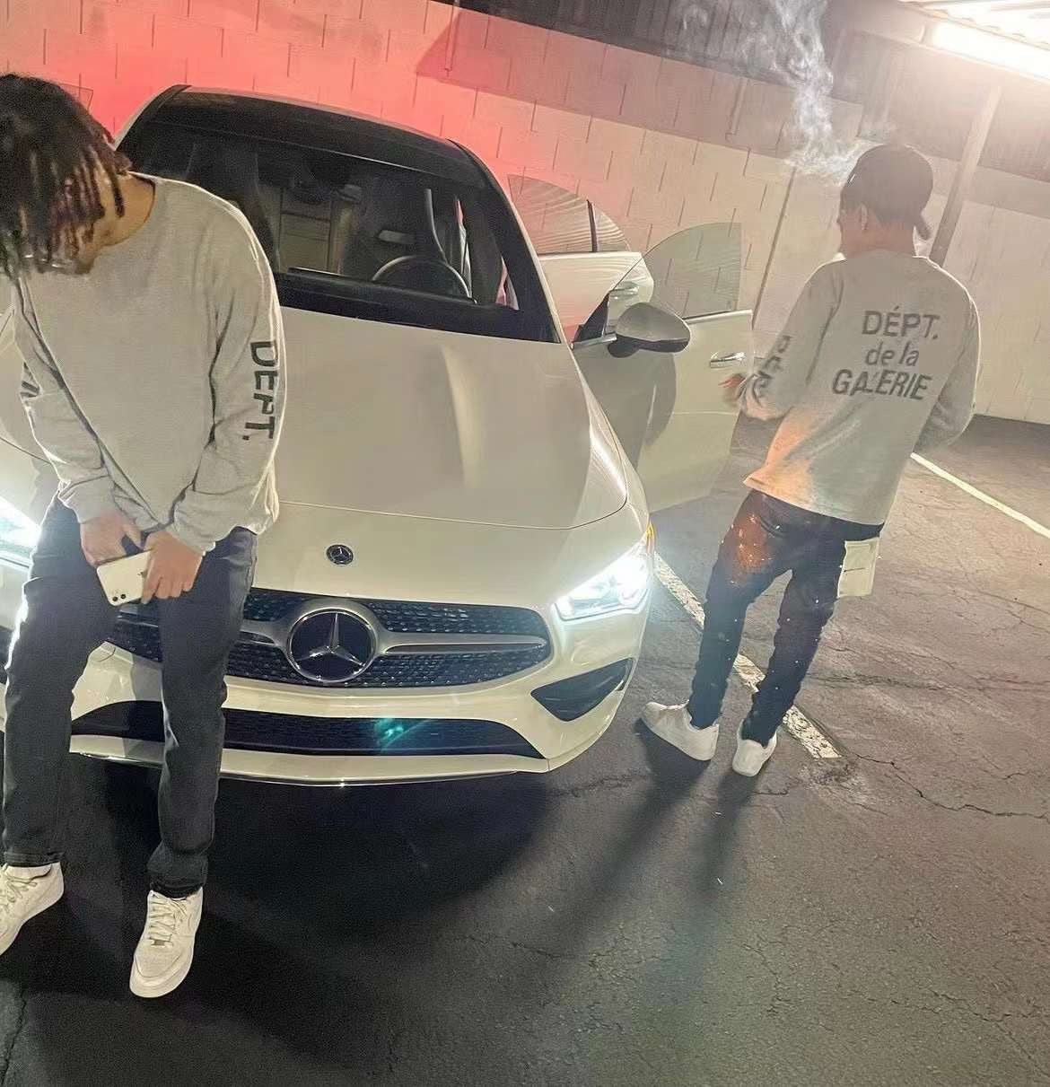 Graues Sweatshirt