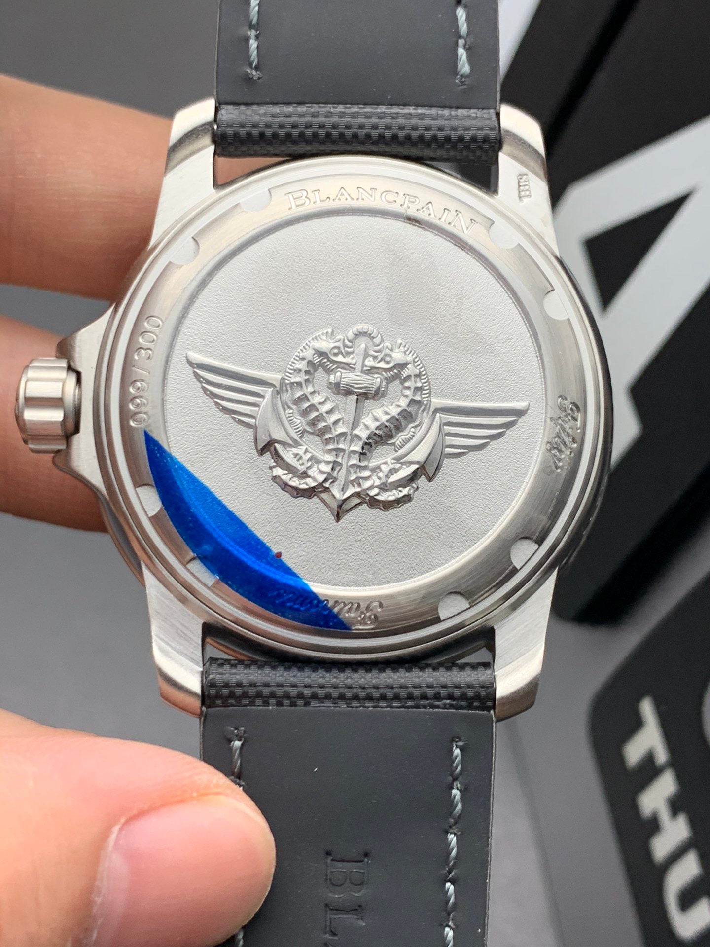 Schwarze Uhr