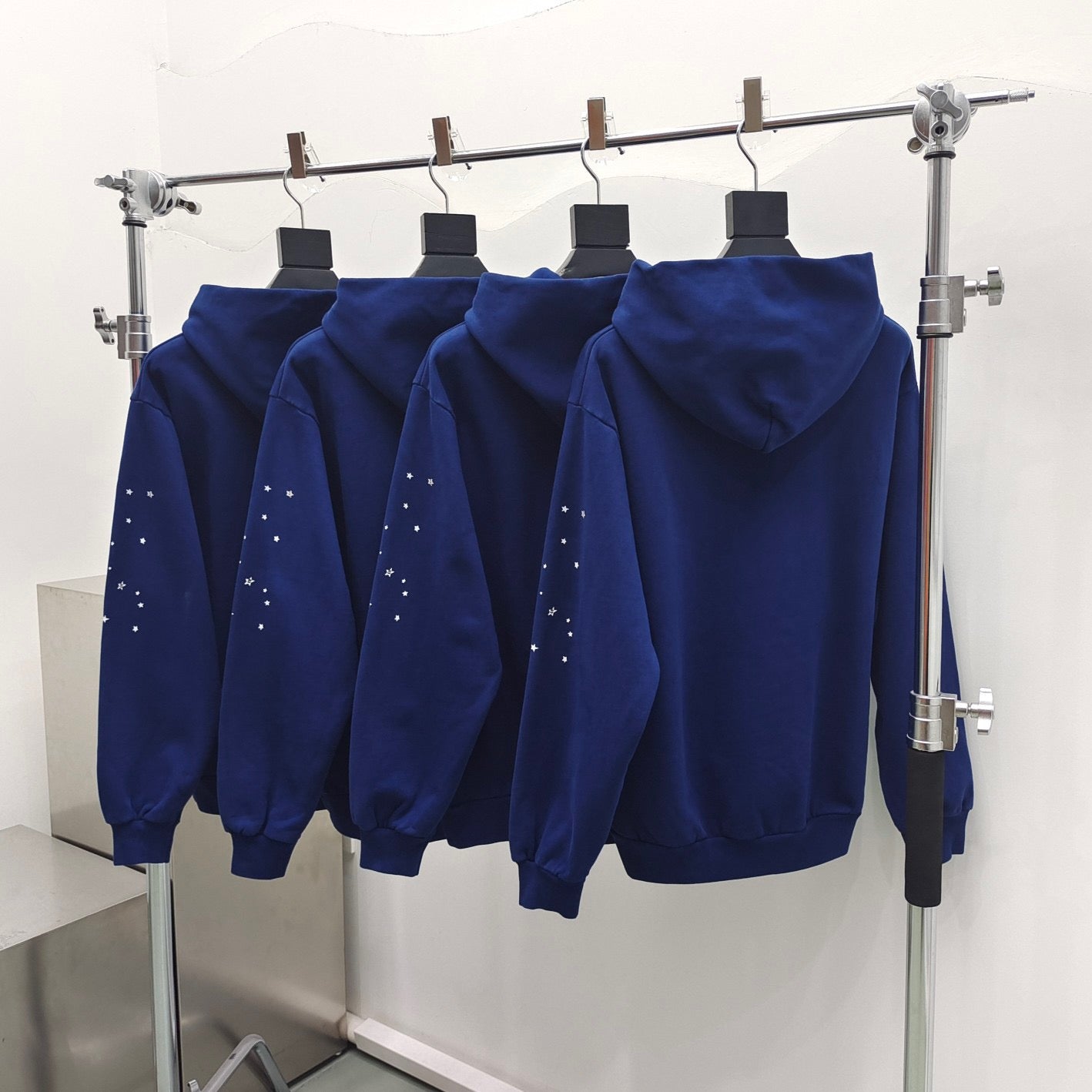 Blauer Hoodie