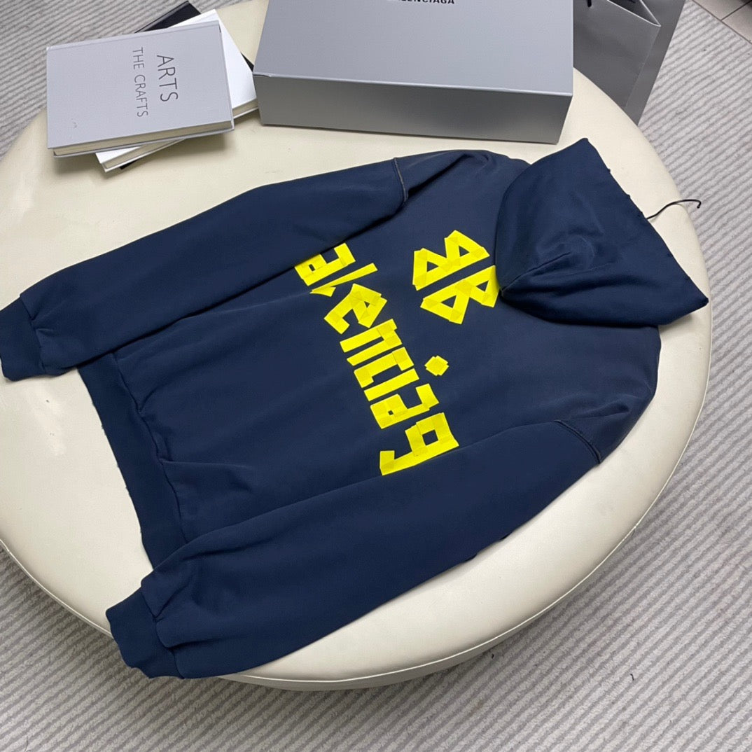Blauer Hoodie