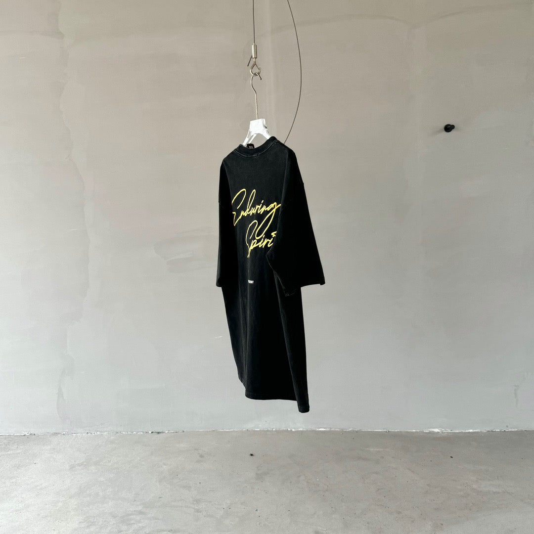 camiseta negra