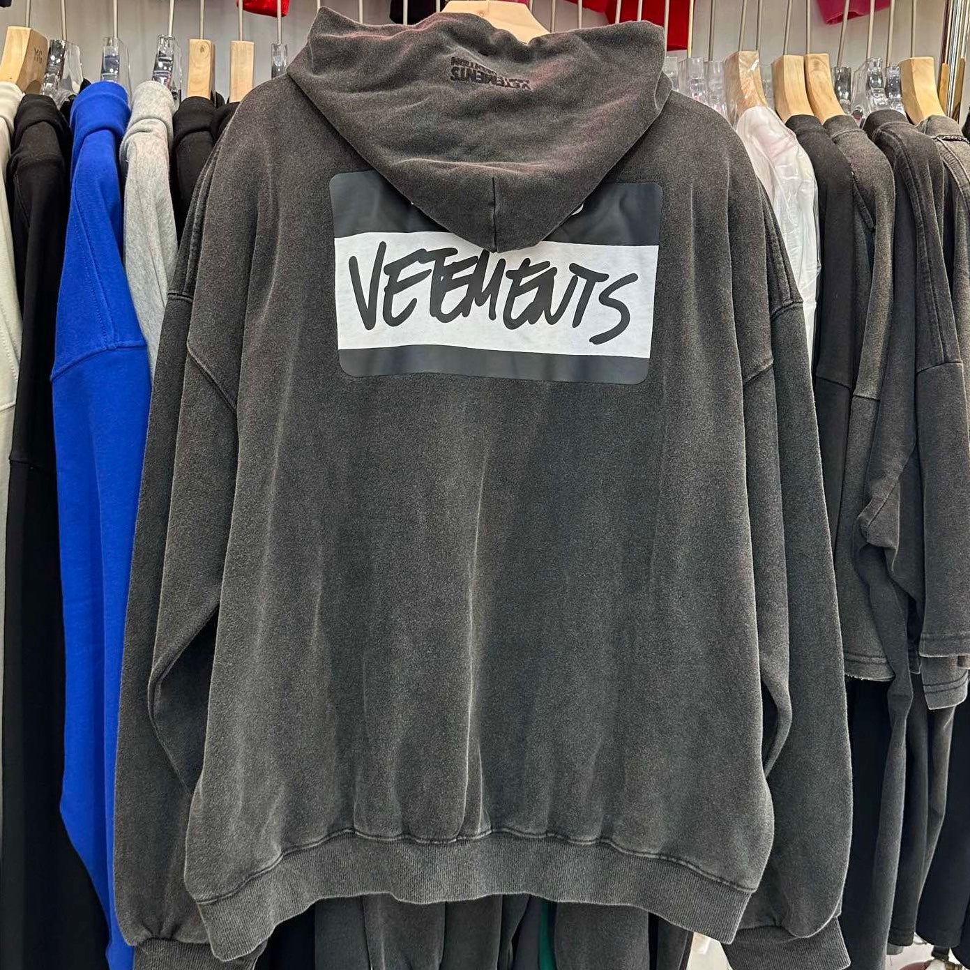 Schwarzer Hoodie
