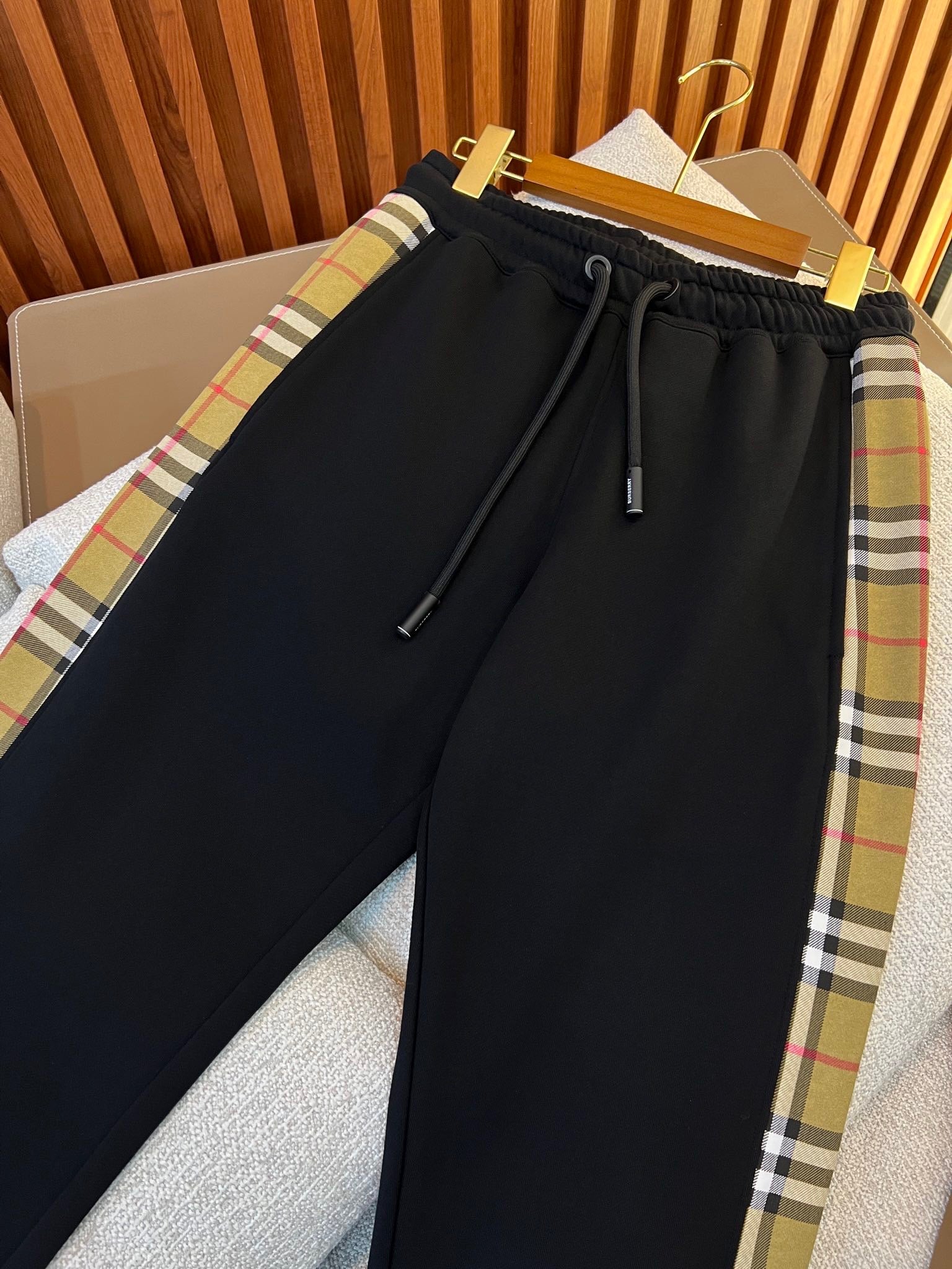 Schwarze Hosen