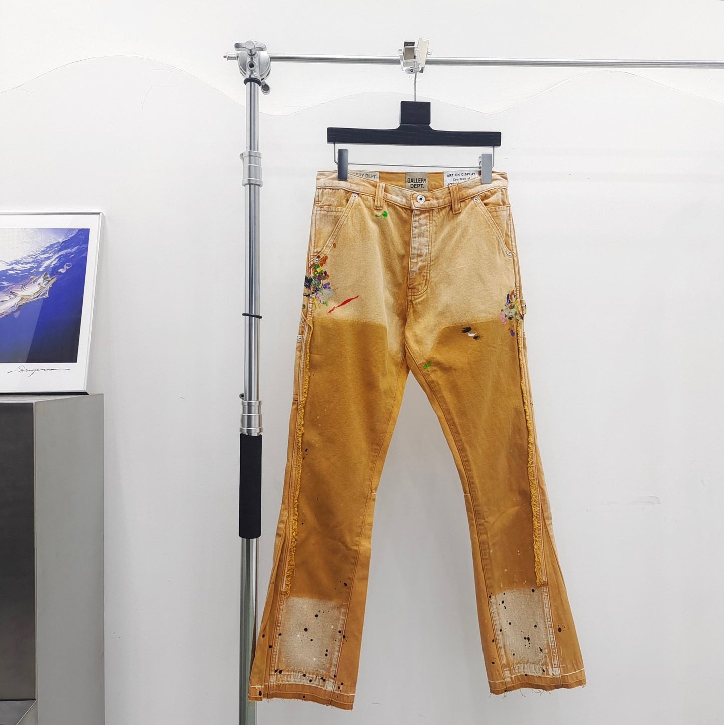 Gelbgraue Hose