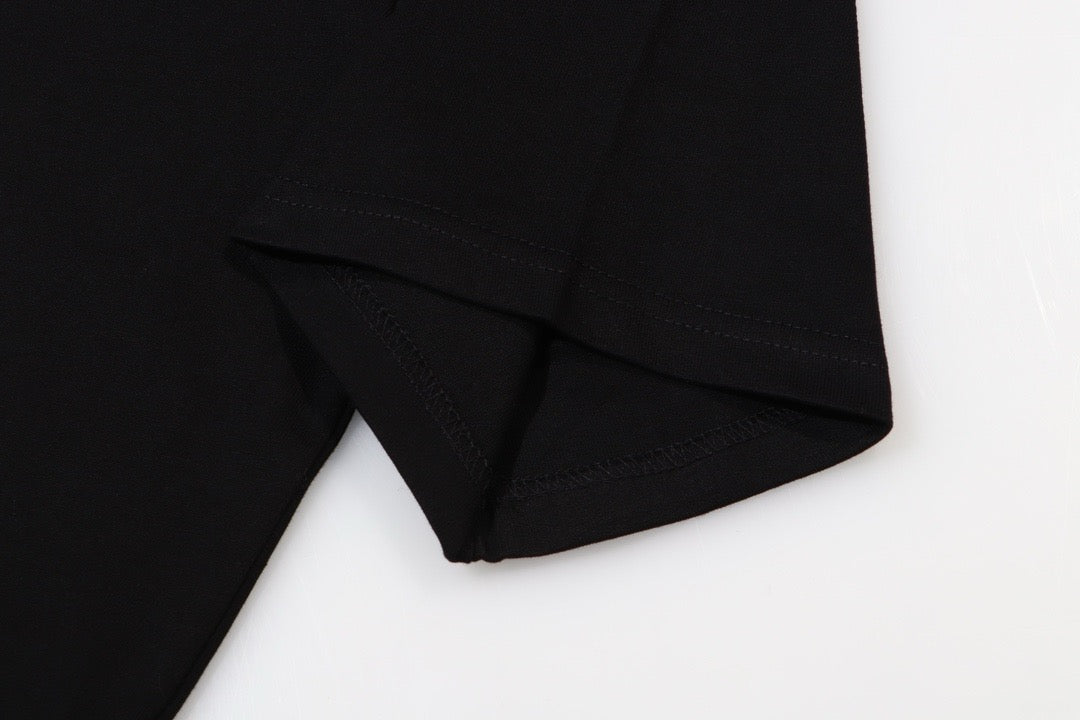 تي شيرت متعدد الألوان