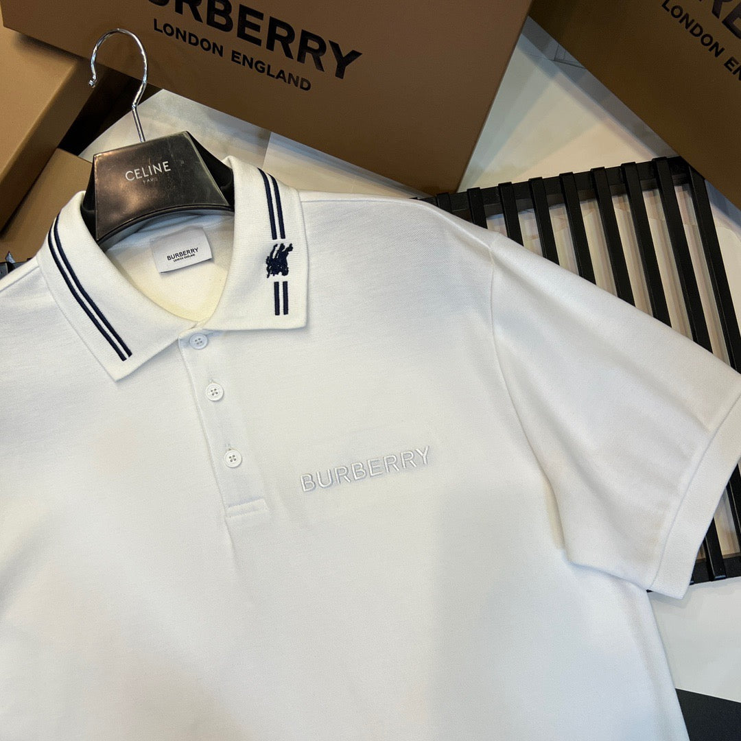 schwarzes und weißes Poloshirt