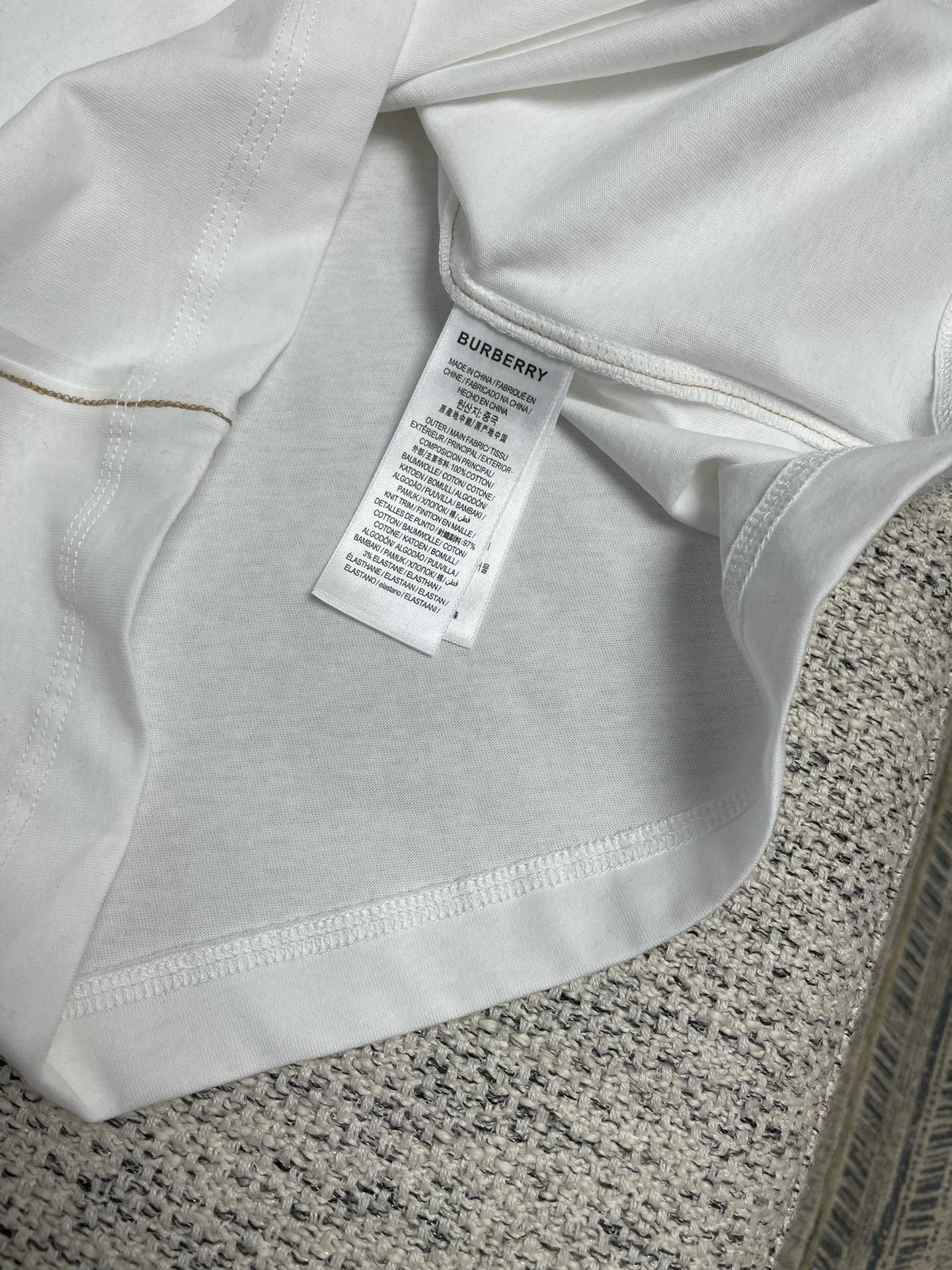 Mehrfarbiges T-Shirt