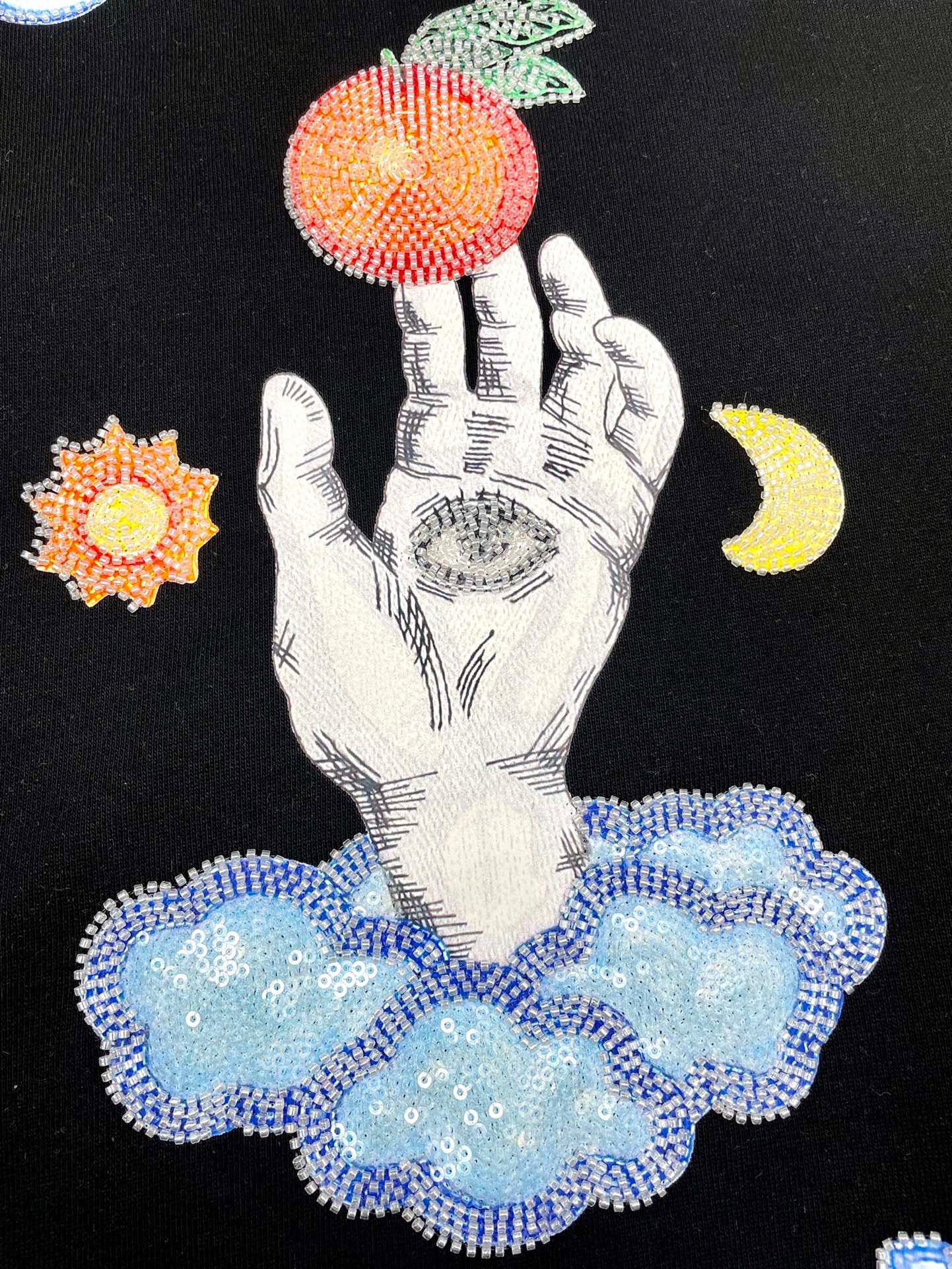 سويت شيرت أبيض وأسود