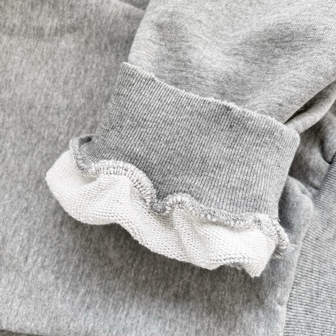 Sudadera con capucha gris