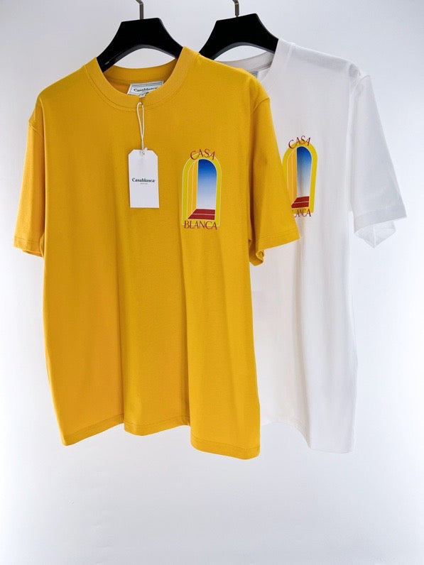 Gelbes und weißes T-Shirt
