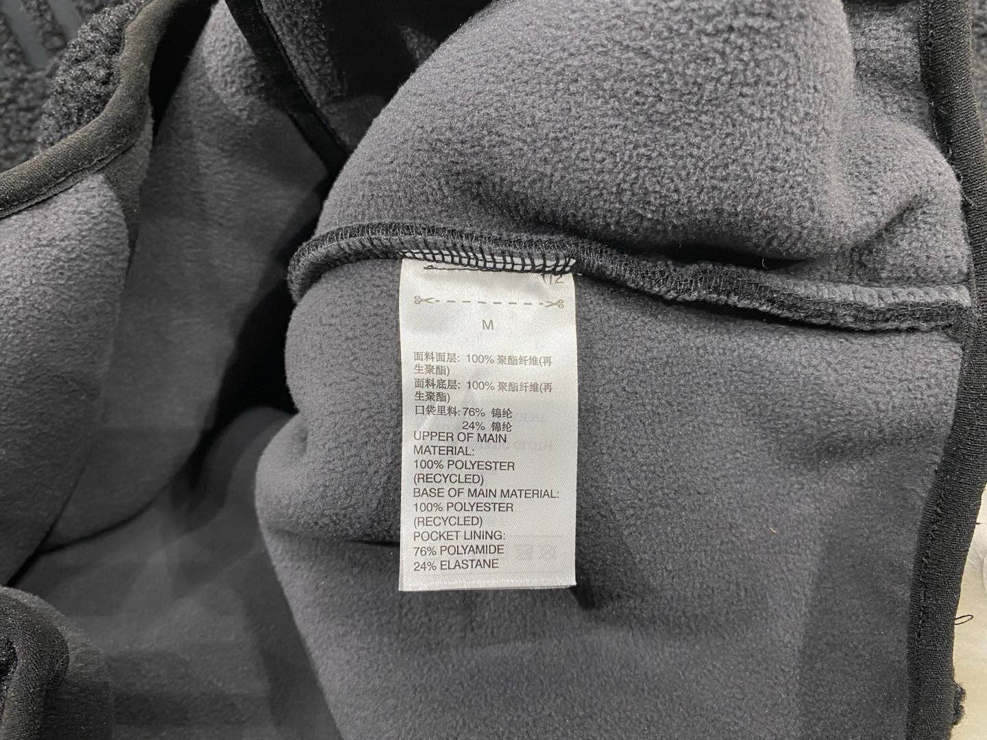 Schwarzer Hoodie
