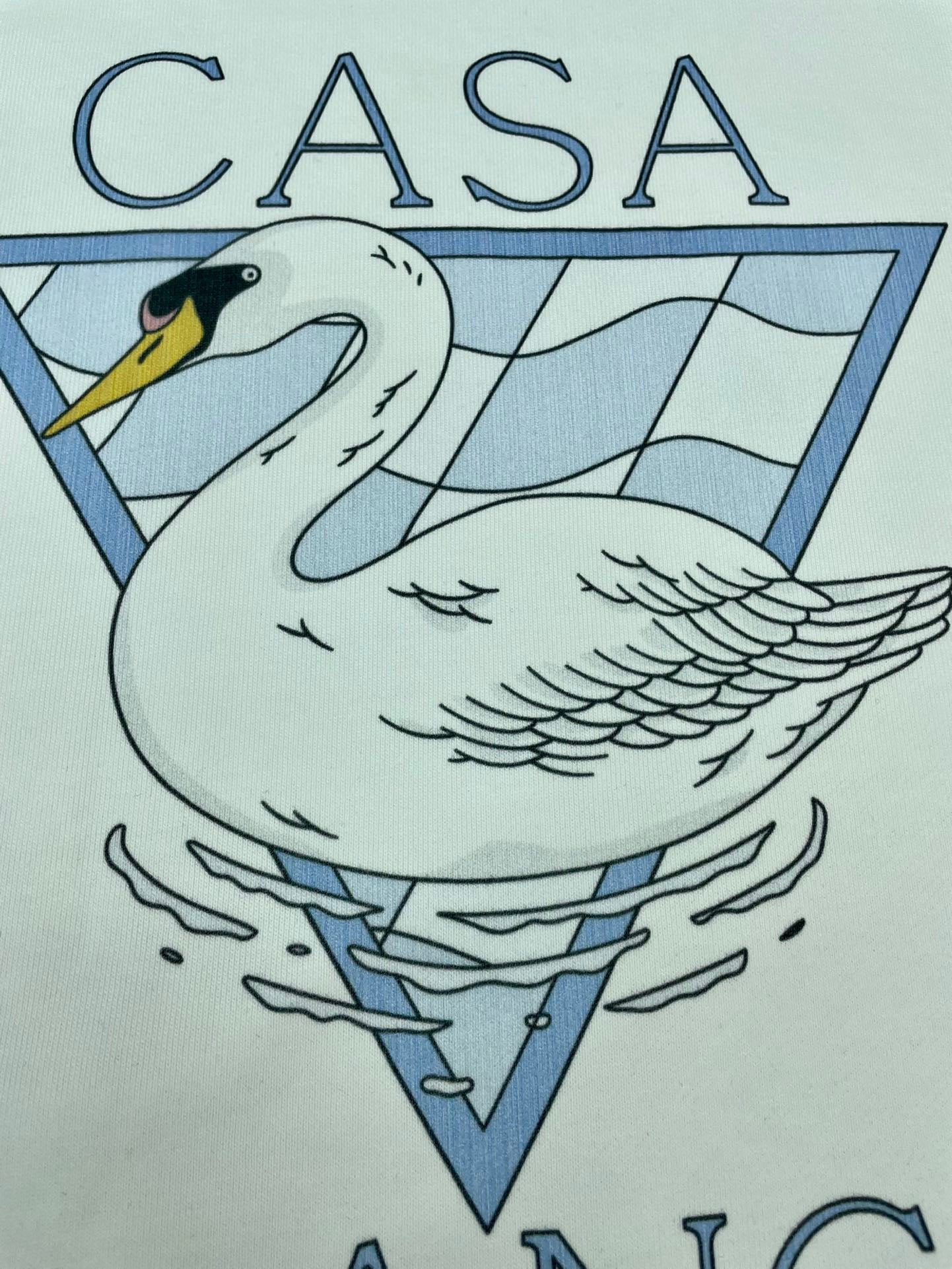 سويت شيرت أبيض وأسود