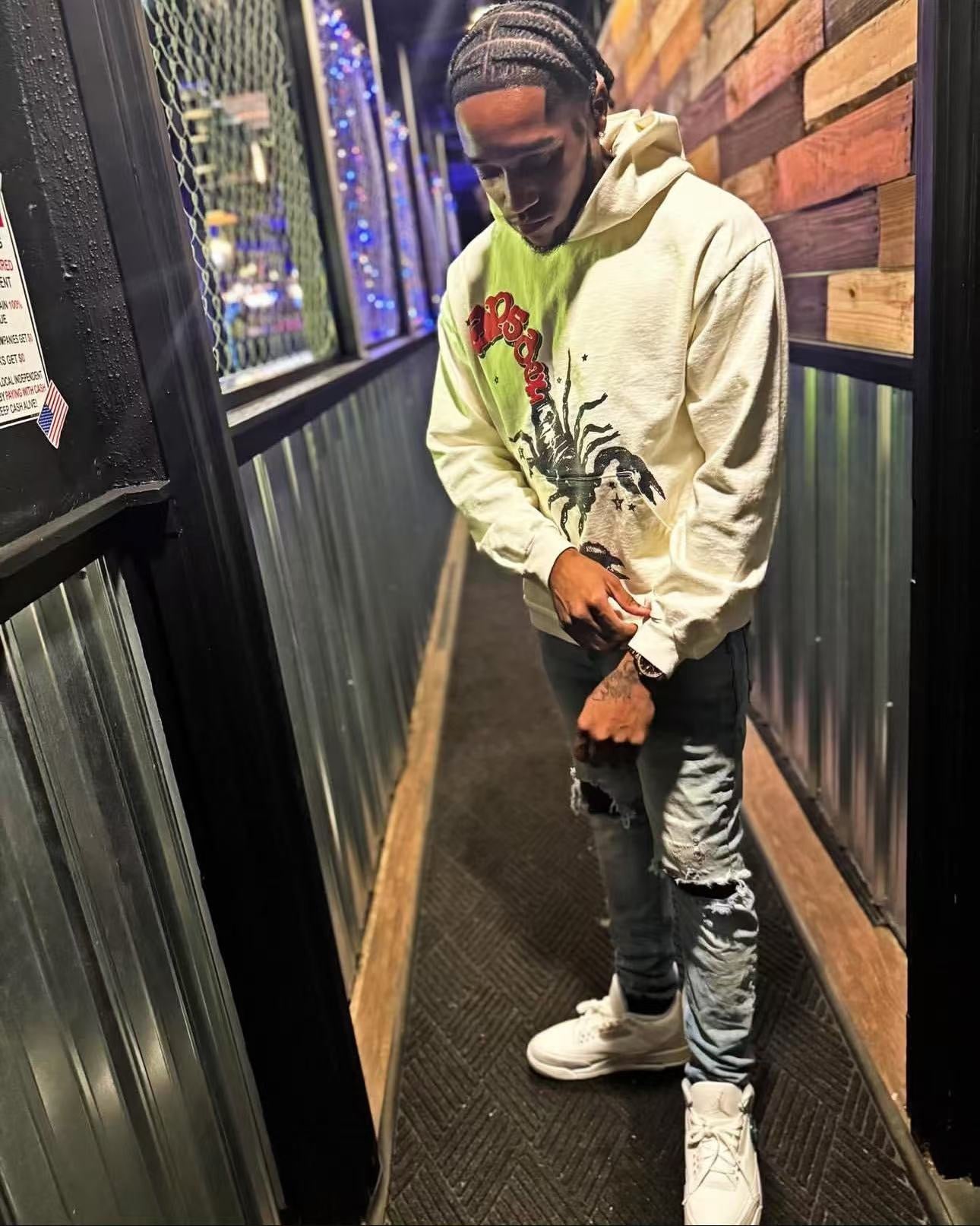 Weißer Hoodie