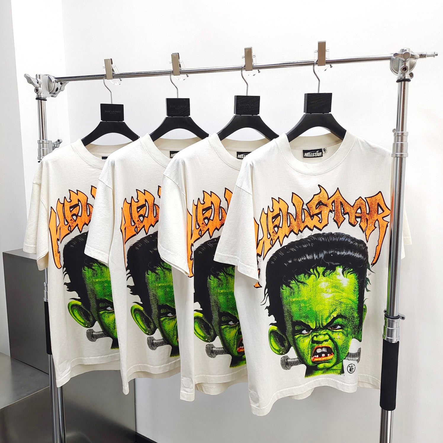 weißes T-Shirt