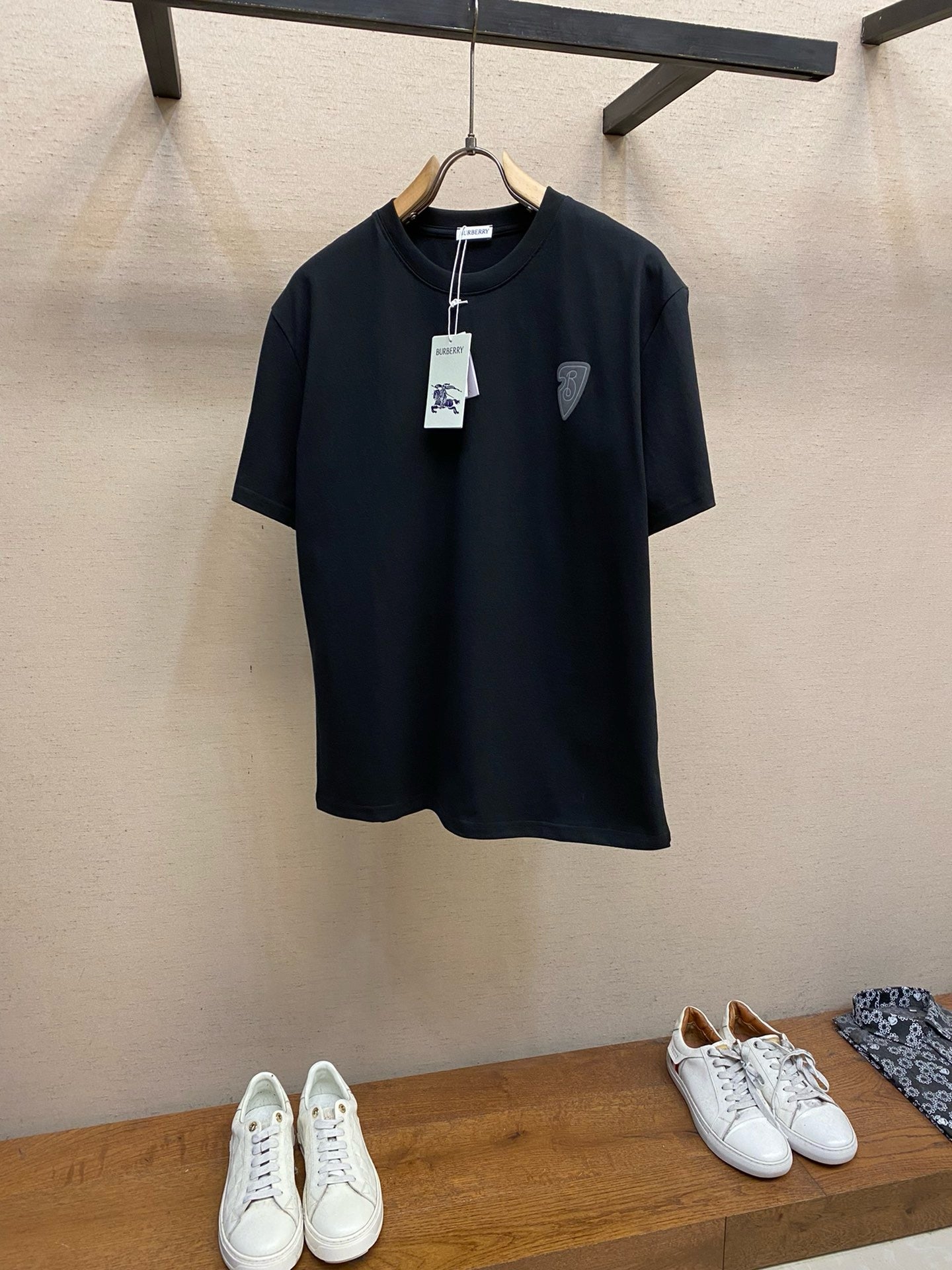 Schwarzes T-Shirt