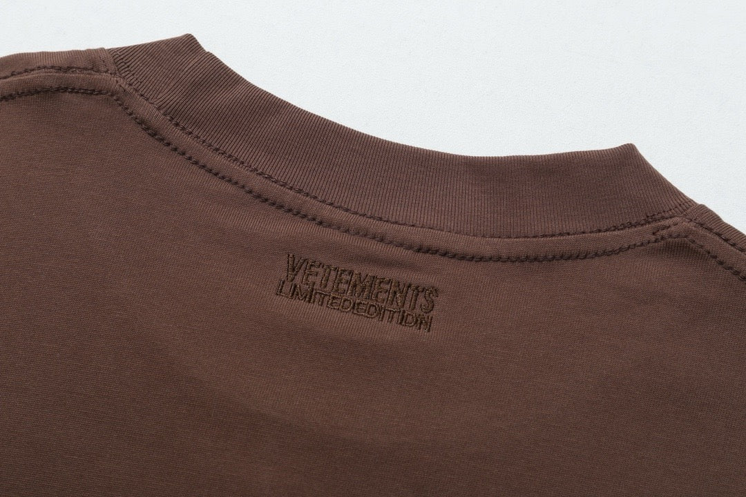 Braunes T-Shirt