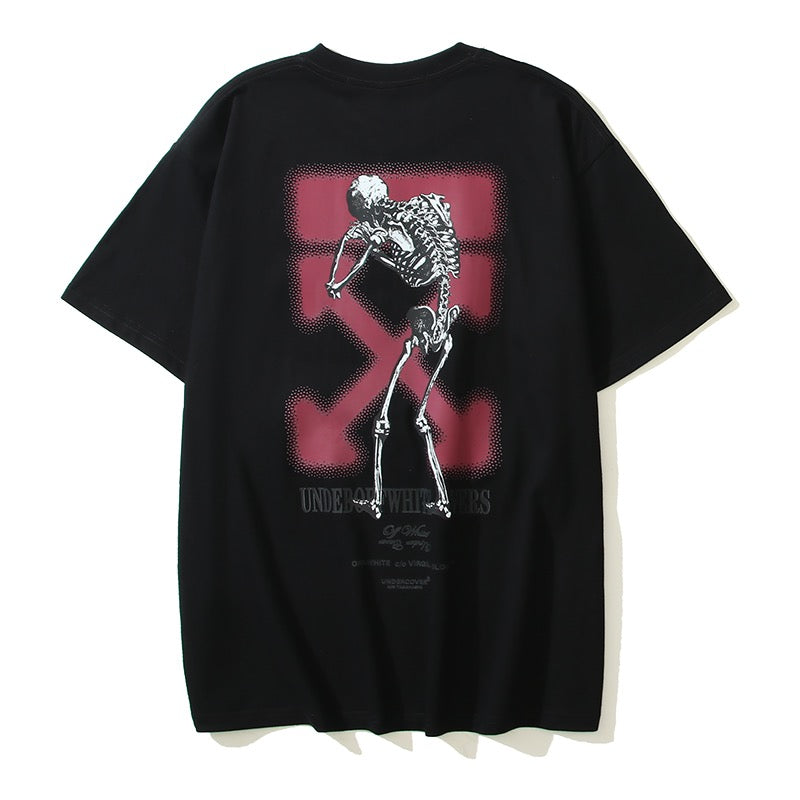 Schwarz-weißes T-Shirt
