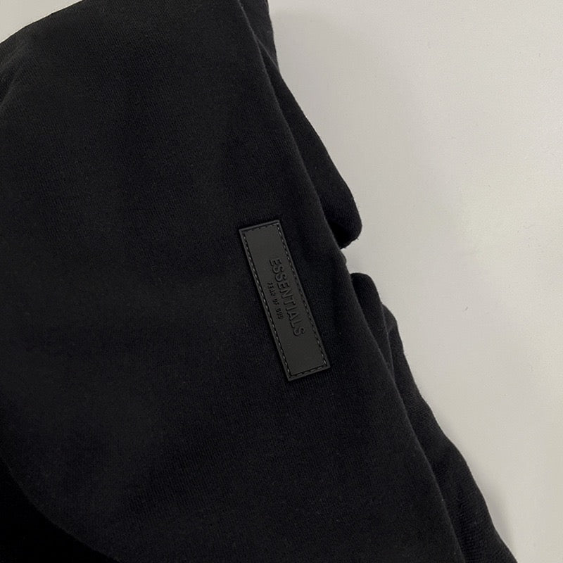 Schwarzer Hoodie