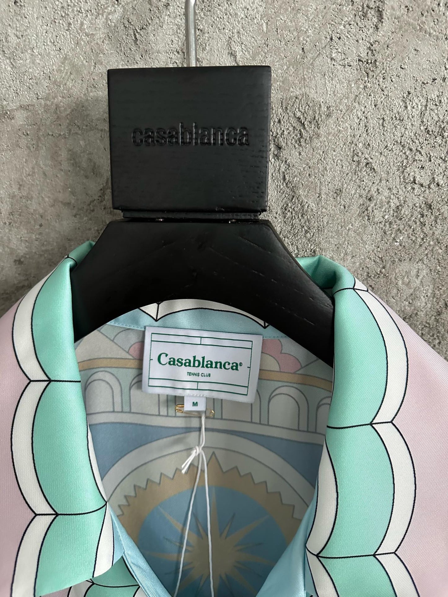 قميص متعدد الألوان