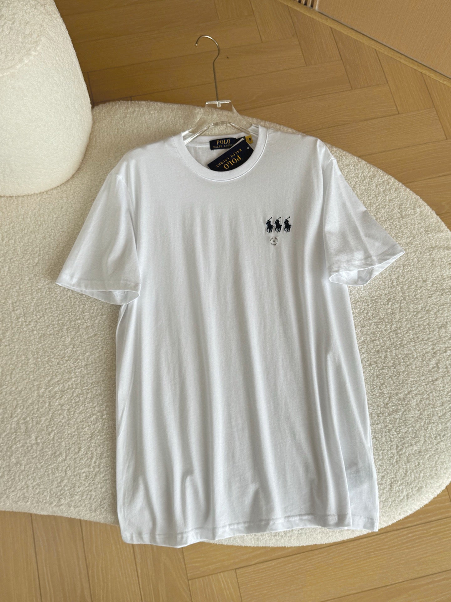 تي شيرت متعدد الألوان