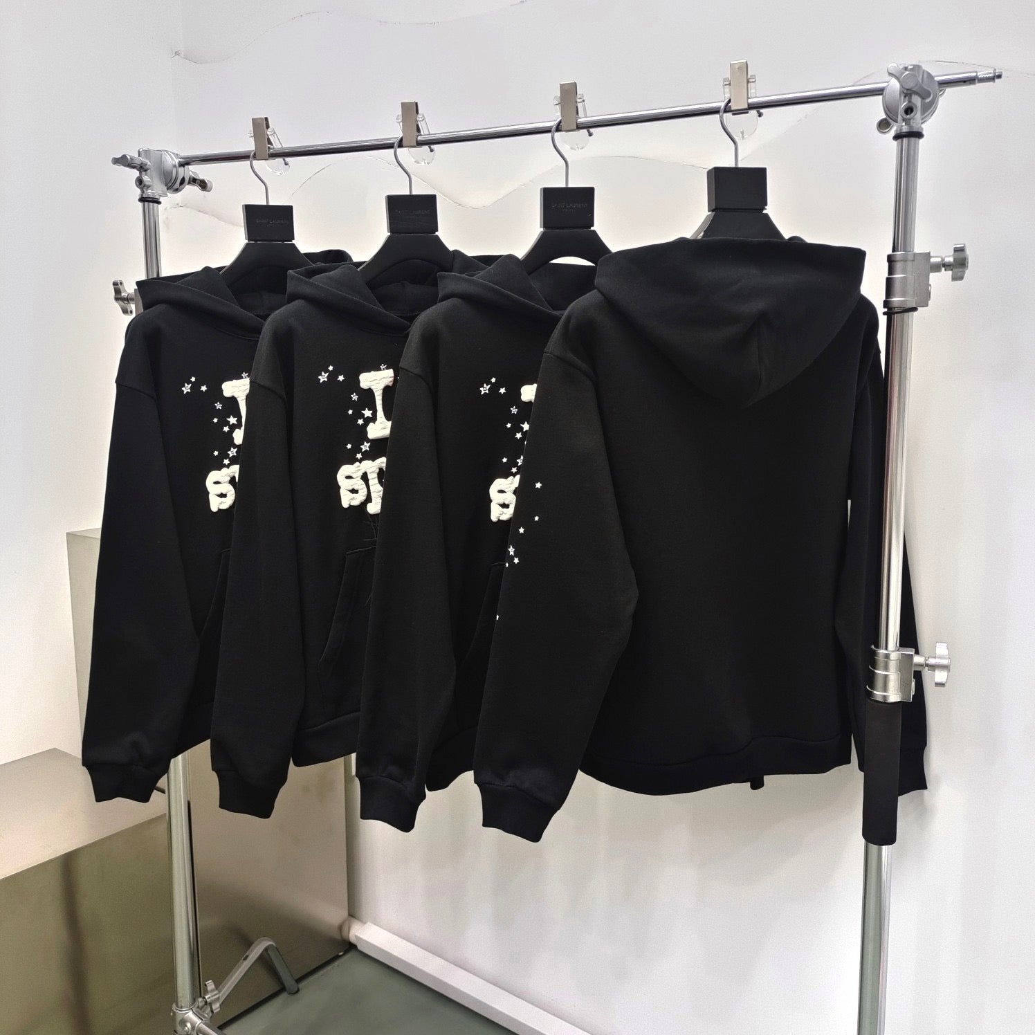 Schwarzer Hoodie