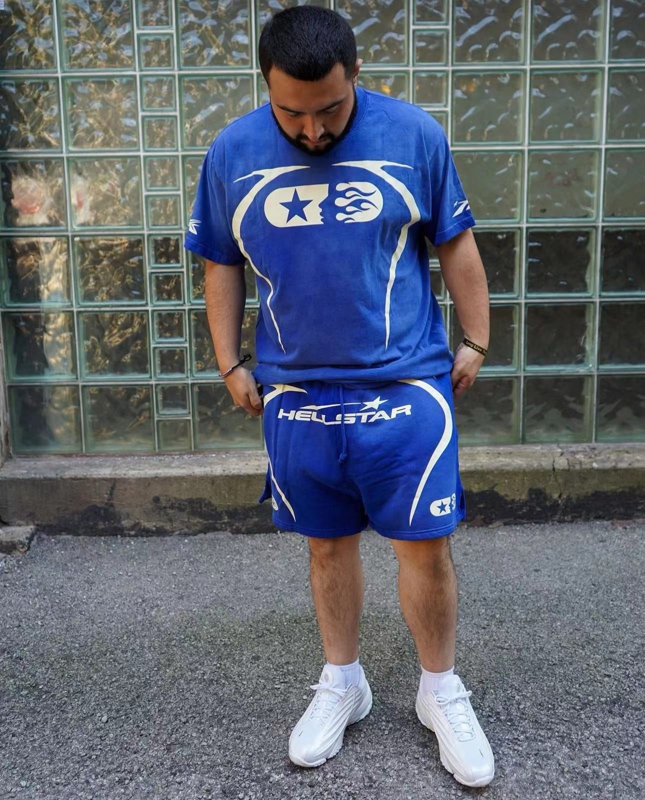Himmelblaues T-Shirt