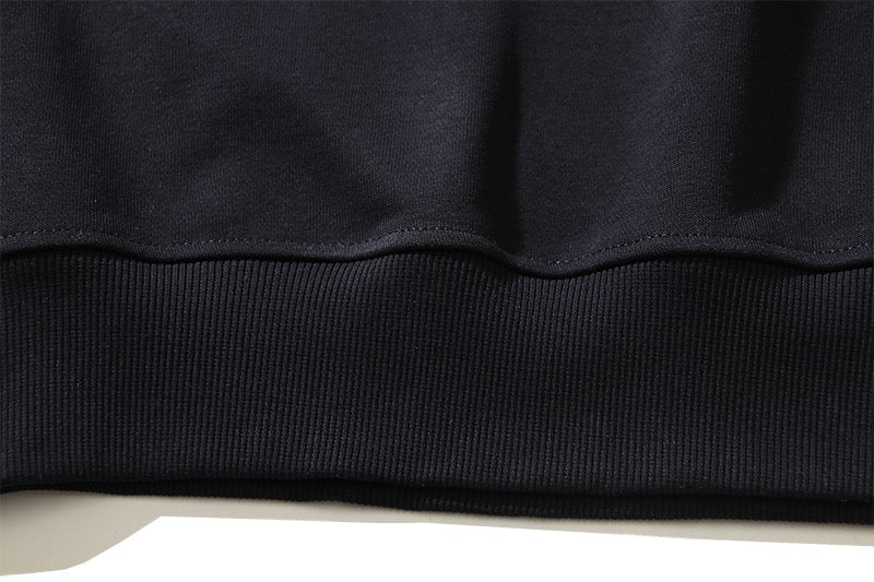 سويت شيرت أبيض وأسود