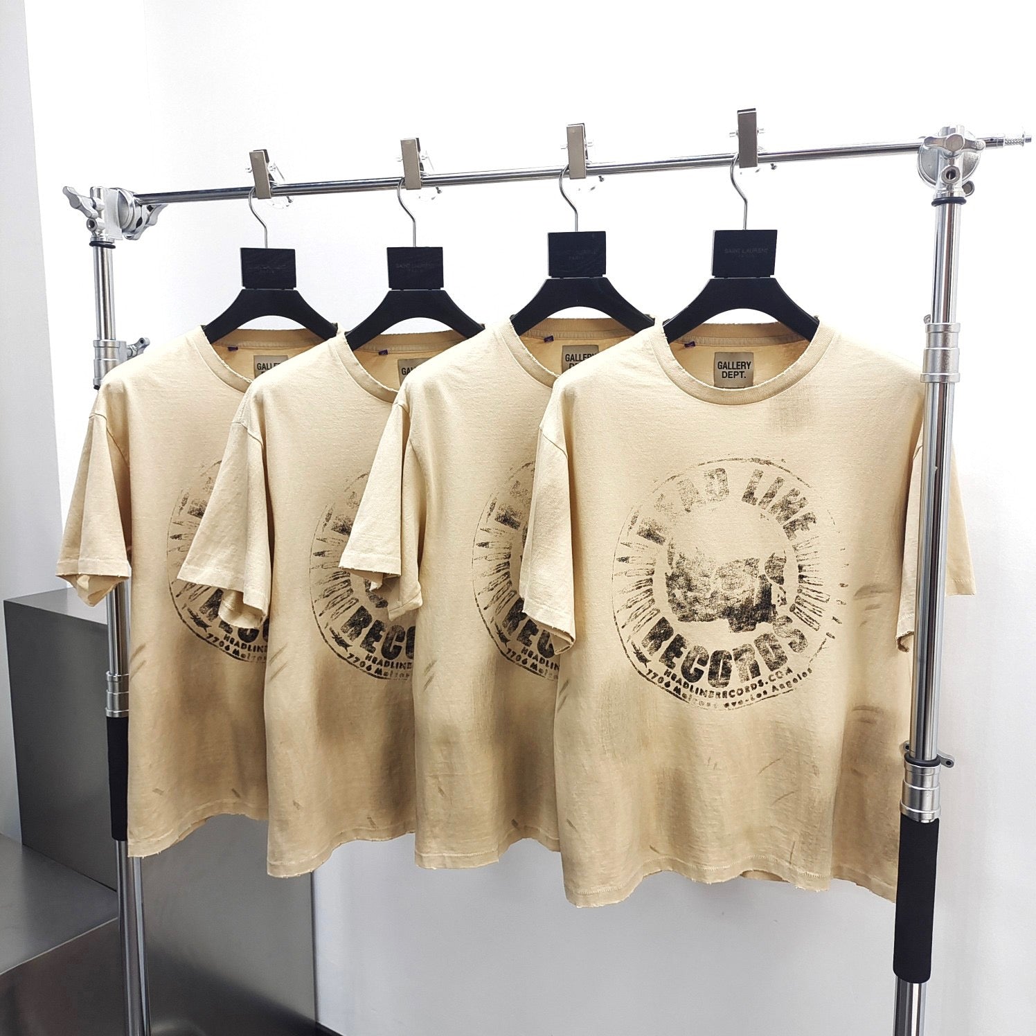 Dunkelgraues T-Shirt