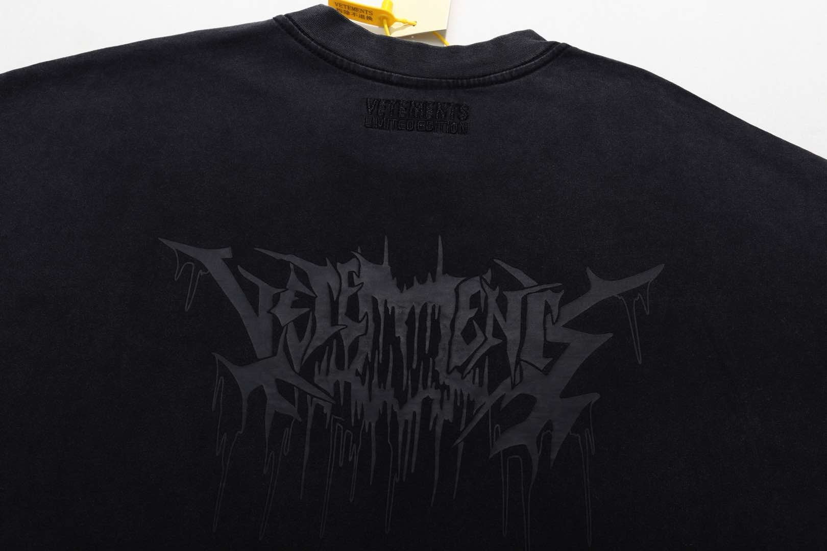 Schwarzes T-Shirt
